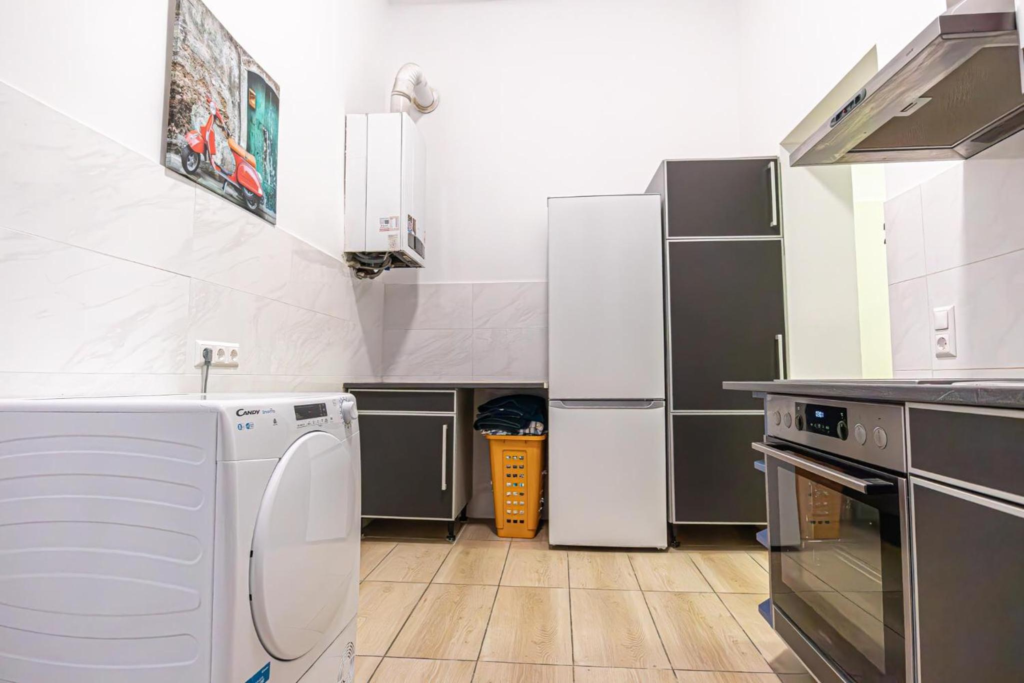 6 min to Amusement Park - Economy Rooms in Shared Apartment
