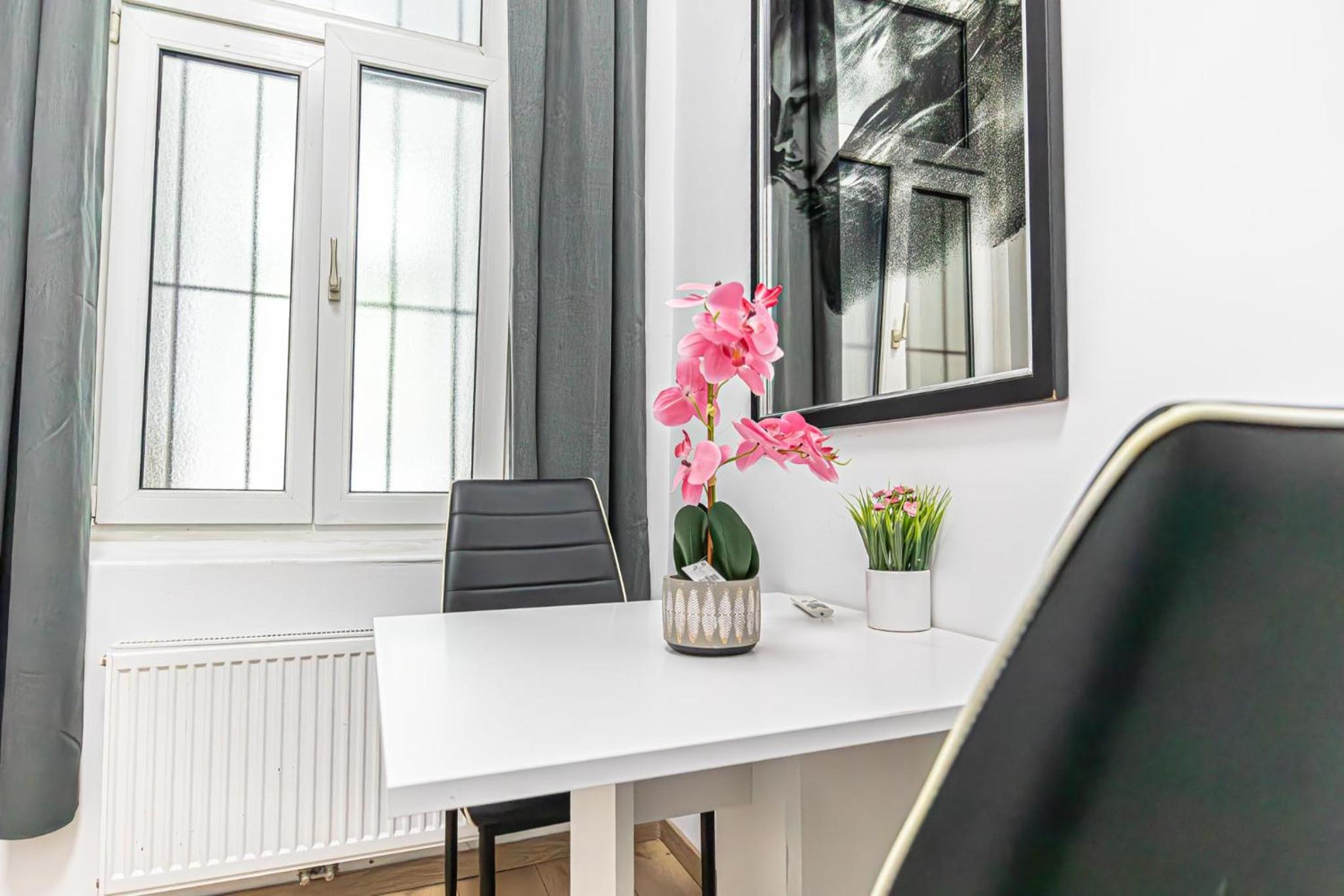 6 min to Amusement Park - Economy Rooms in Shared Apartment