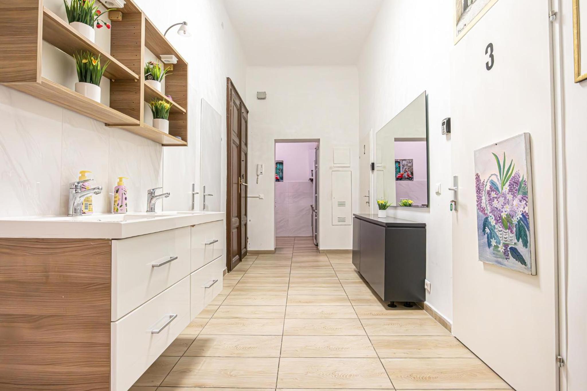 6 min to Amusement Park - Economy Rooms in Shared Apartment