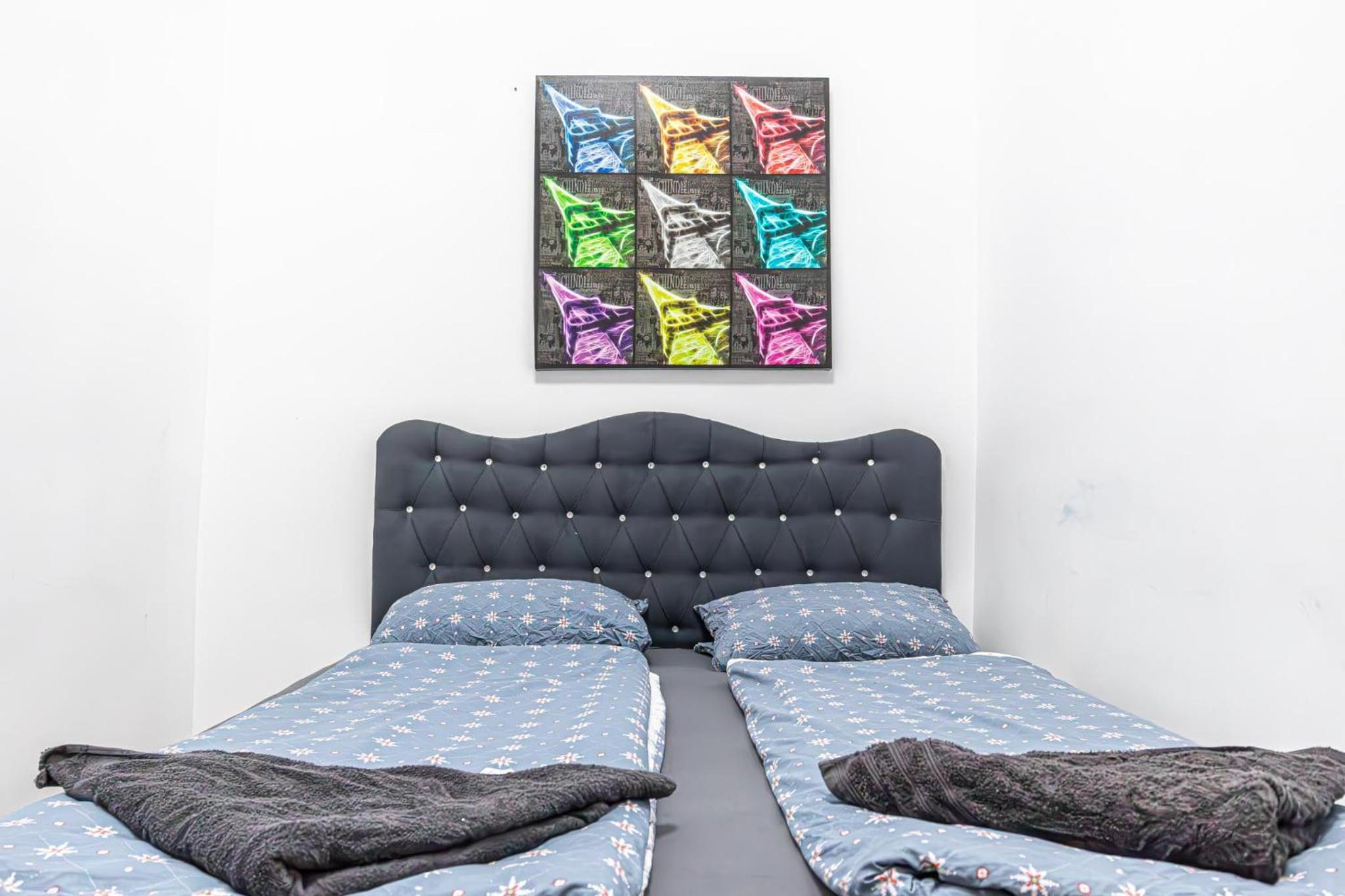 6 min to Amusement Park - Economy Rooms in Shared Apartment