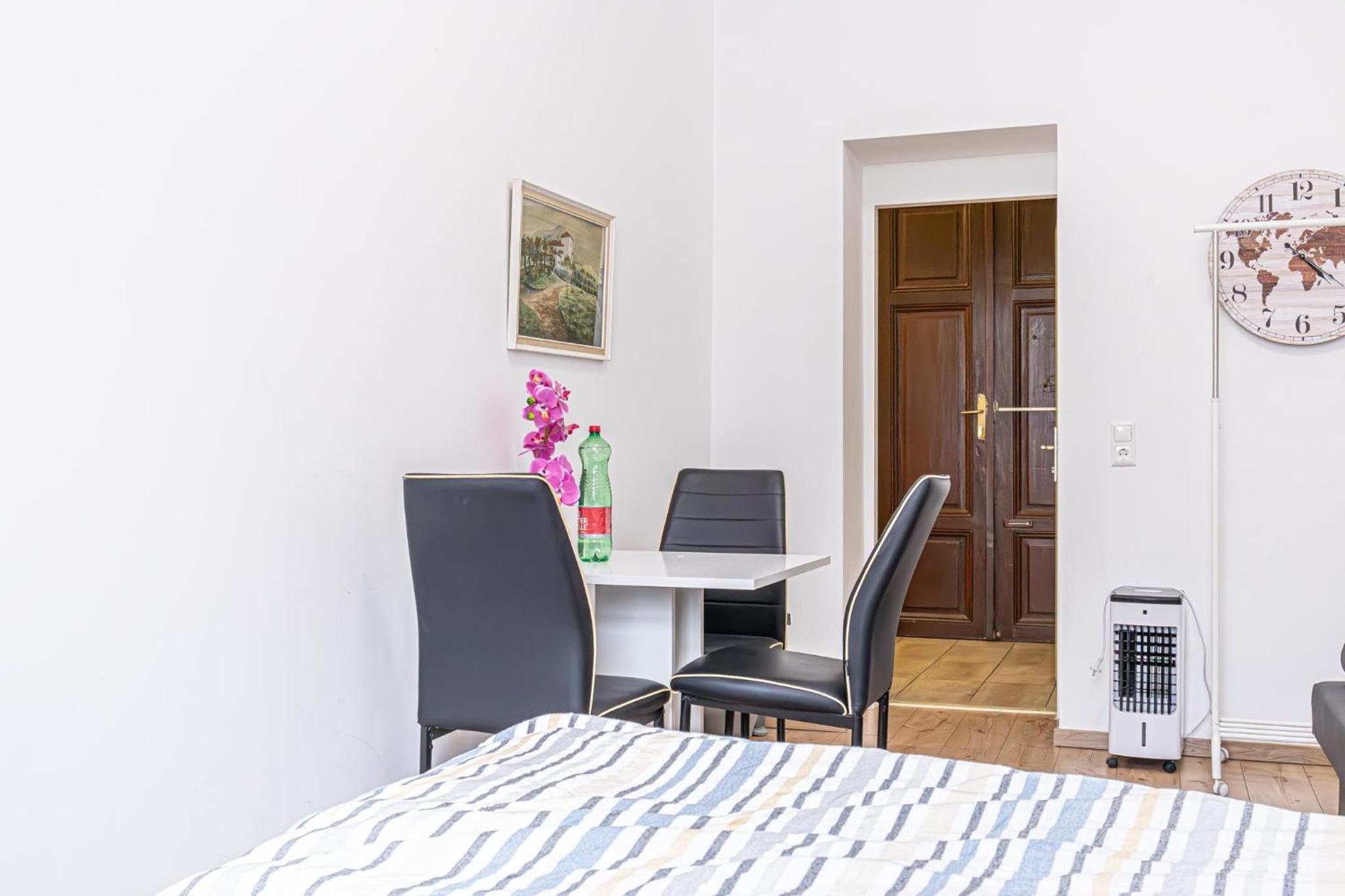 6 min to Amusement Park - Economy Rooms in Shared Apartment