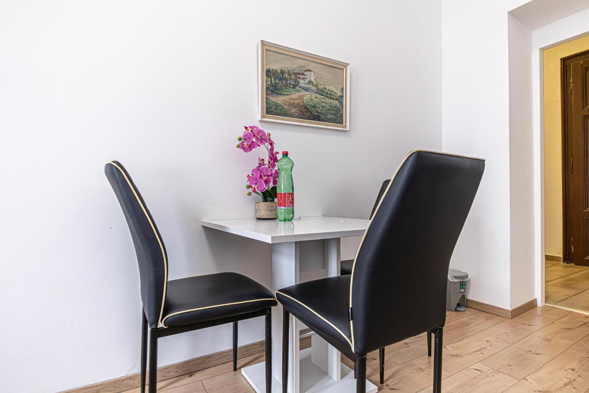 6 min to Amusement Park - Economy Rooms in Shared Apartment