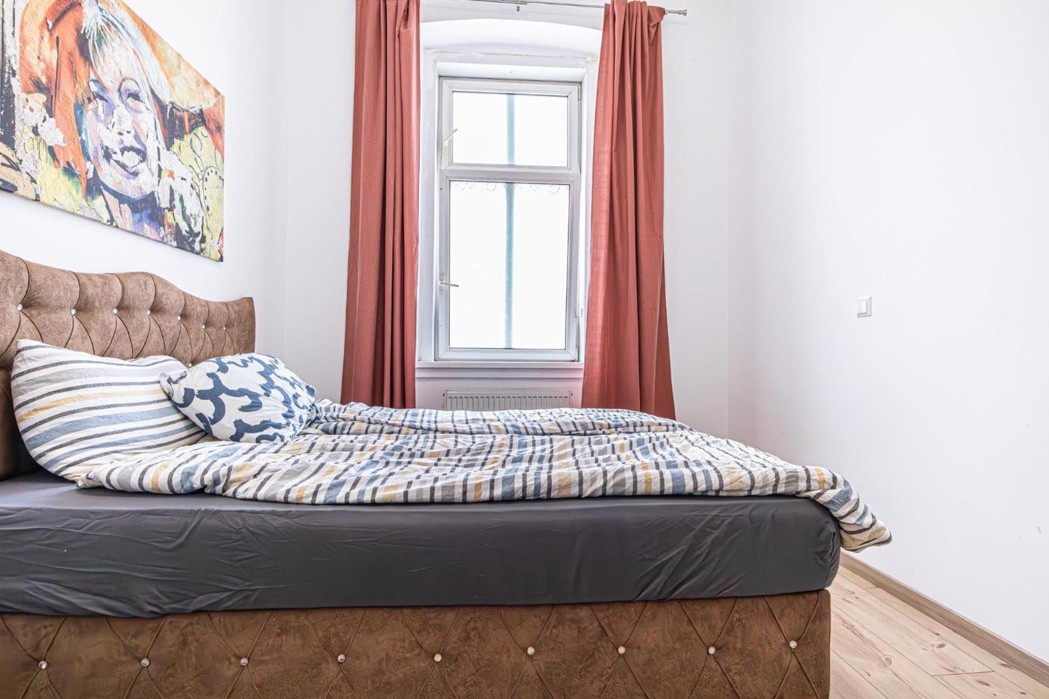 6 min to Amusement Park - Economy Rooms in Shared Apartment