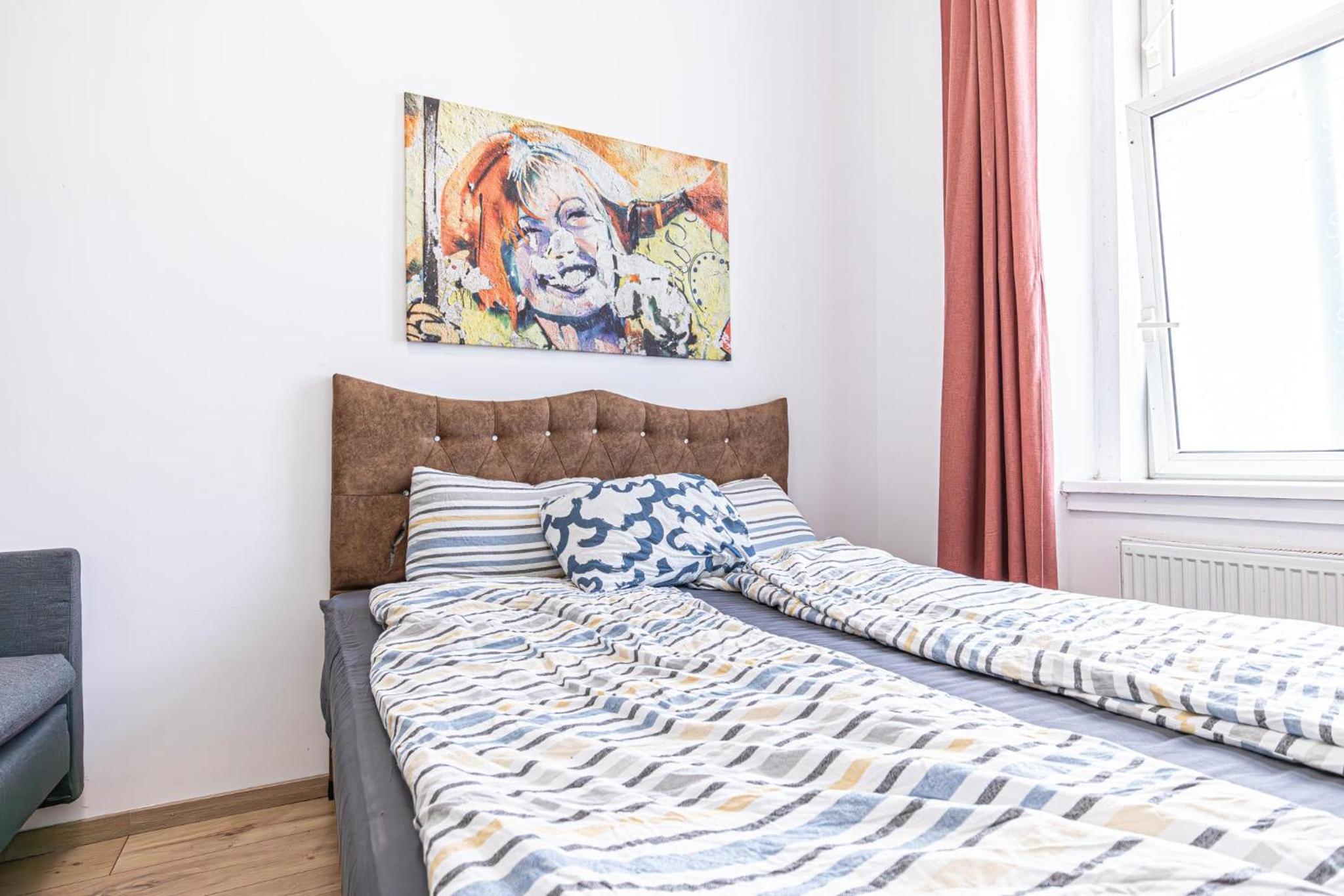 6 min to Amusement Park - Economy Rooms in Shared Apartment