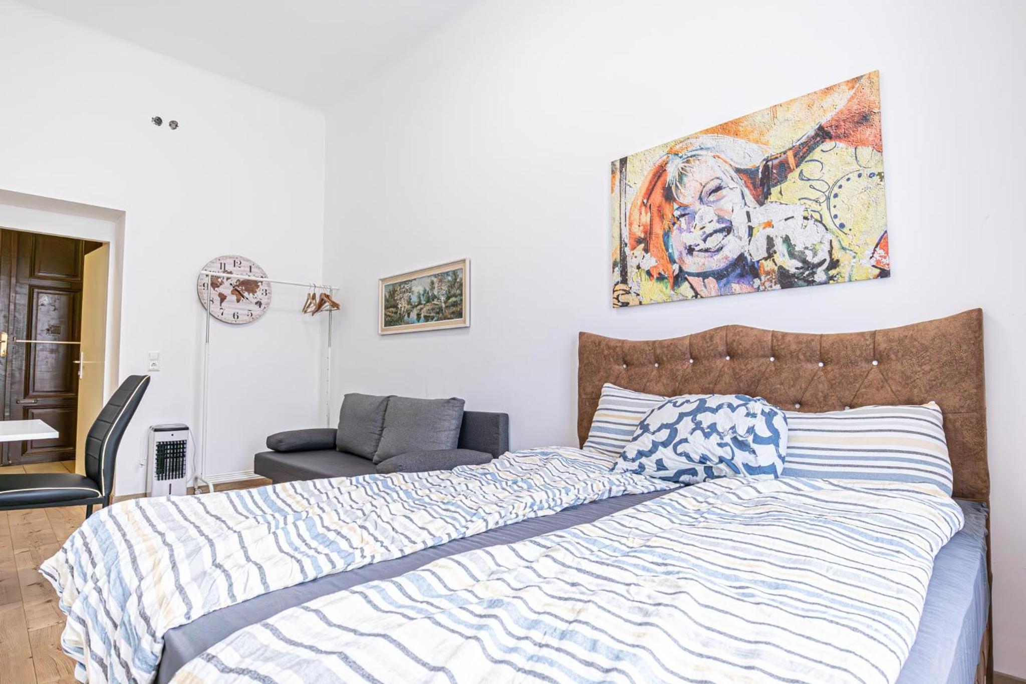 6 min to Amusement Park - Economy Rooms in Shared Apartment