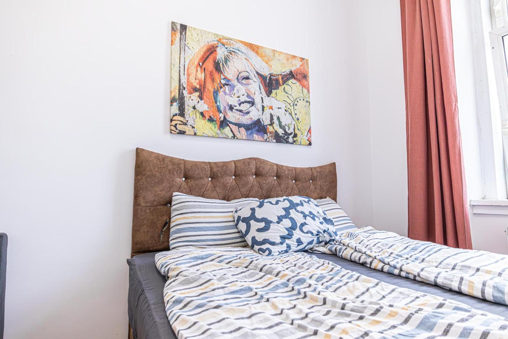 6 min to Amusement Park - Economy Rooms in Shared Apartment