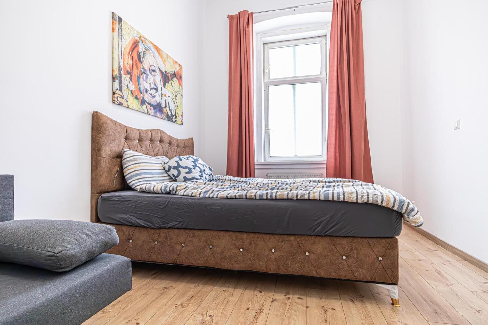 6 min to Amusement Park - Economy Rooms in Shared Apartment