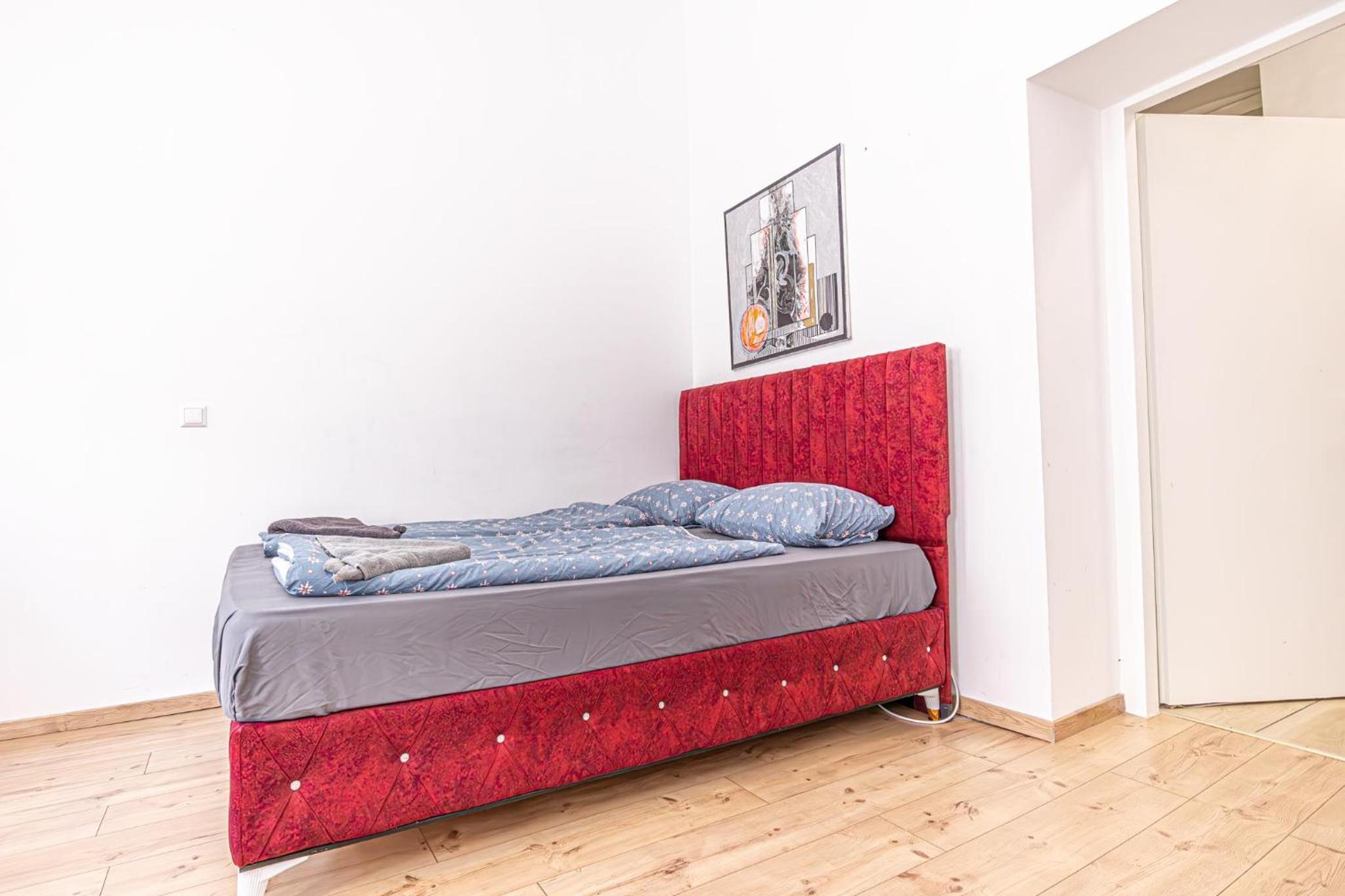 6 min to Amusement Park - Economy Rooms in Shared Apartment