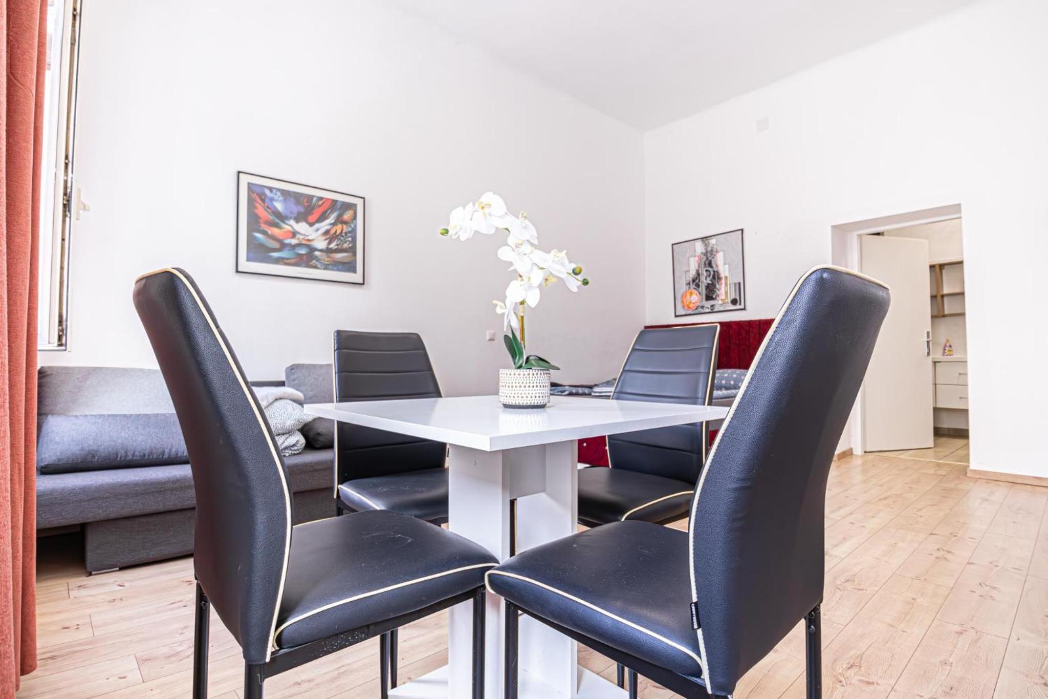 6 min to Amusement Park - Economy Rooms in Shared Apartment