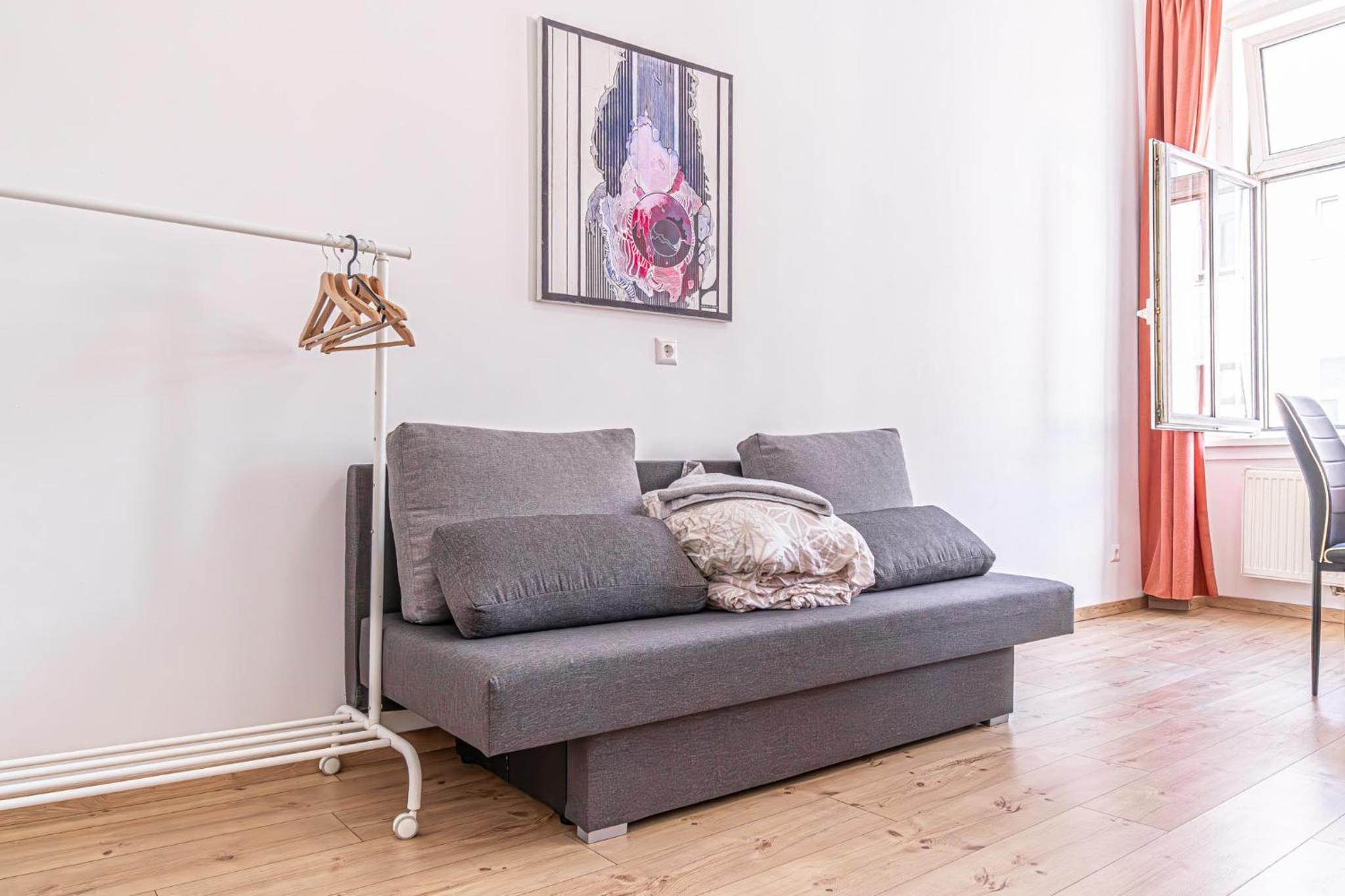 6 min to Amusement Park - Economy Rooms in Shared Apartment