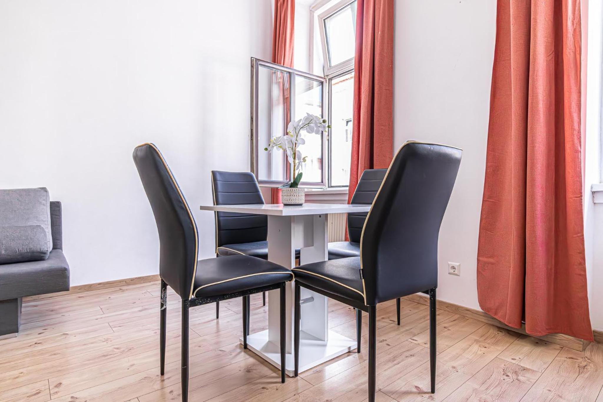 6 min to Amusement Park - Economy Rooms in Shared Apartment
