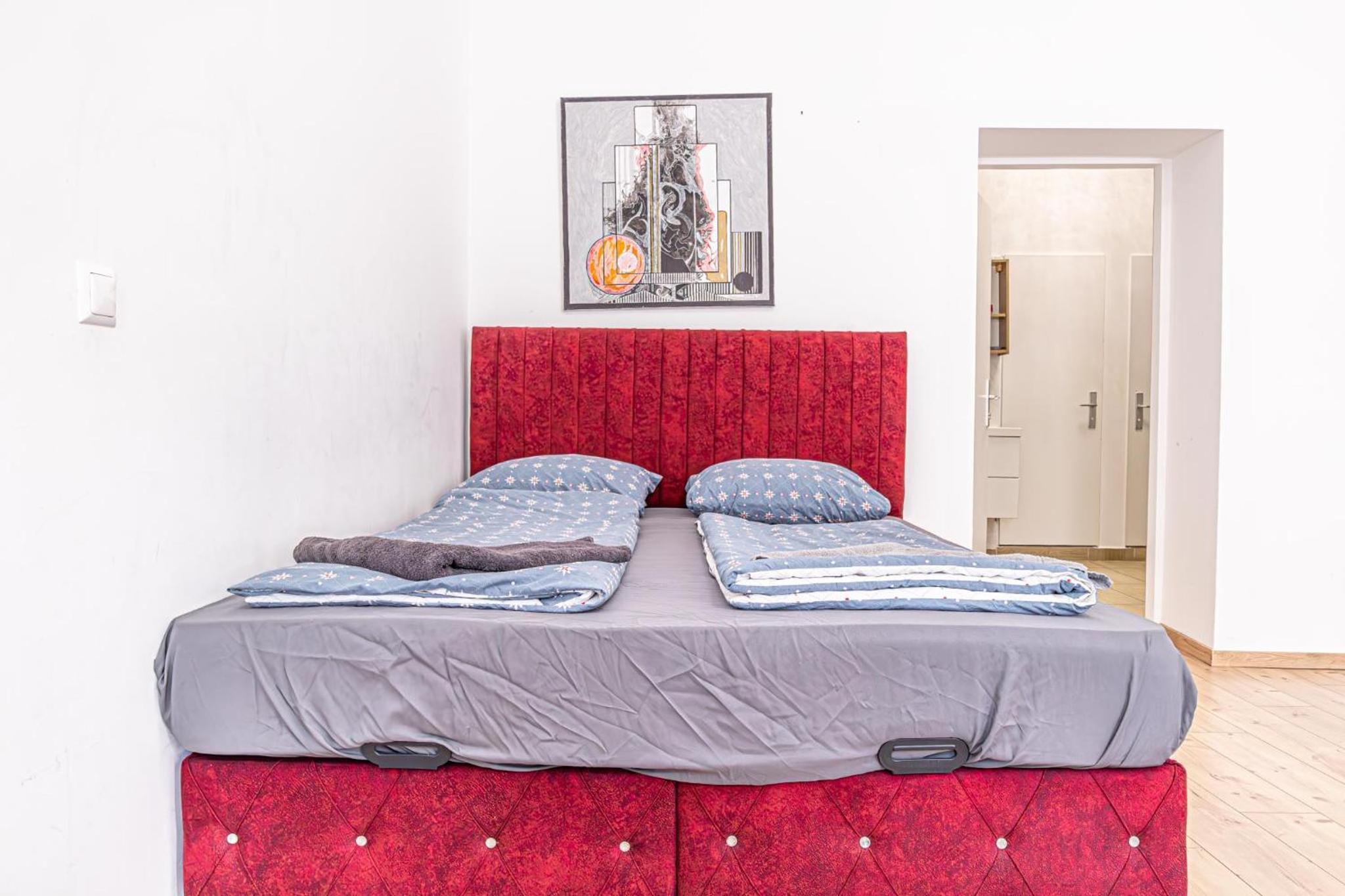 6 min to Amusement Park - Economy Rooms in Shared Apartment