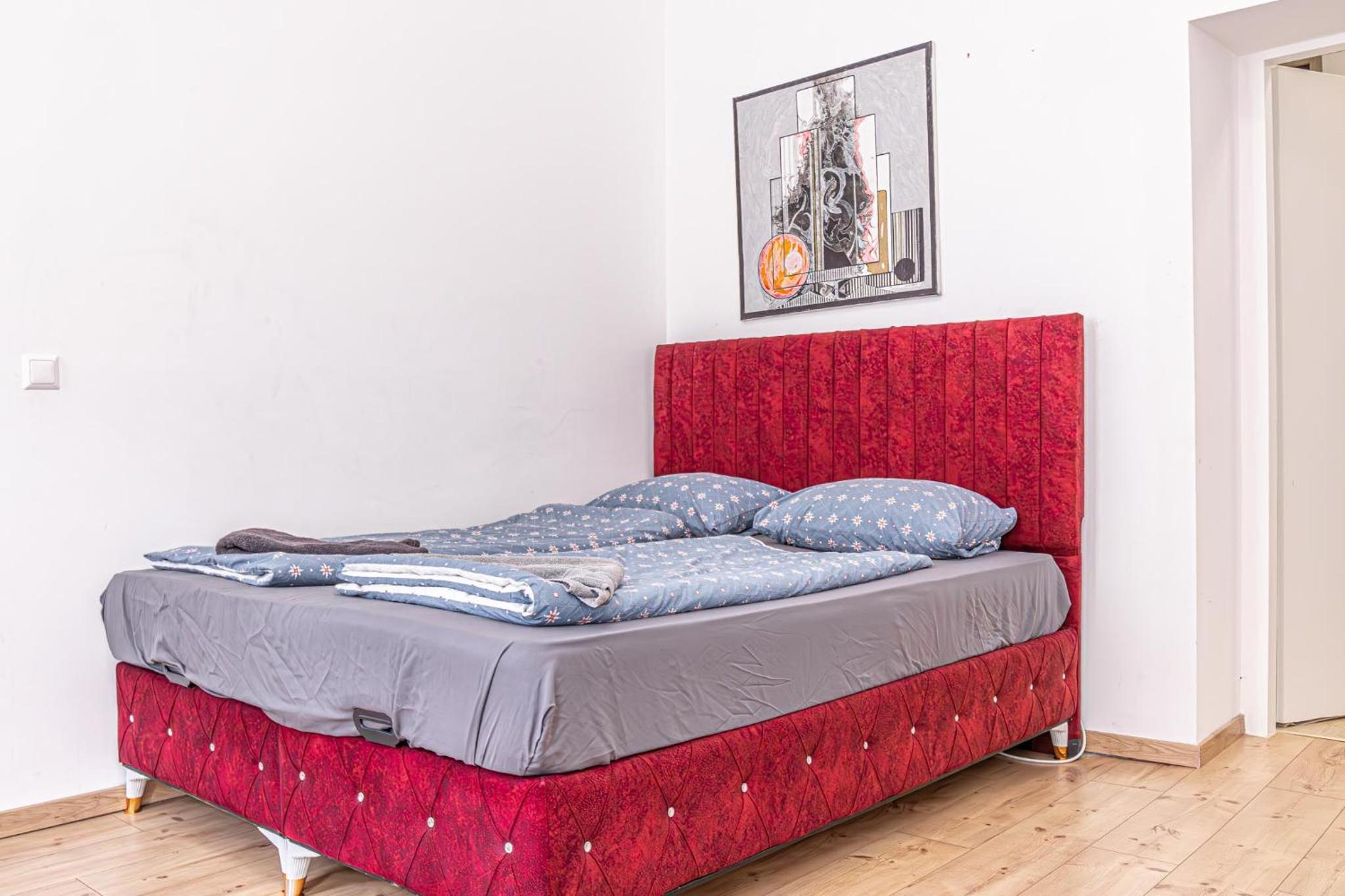6 min to Amusement Park - Economy Rooms in Shared Apartment