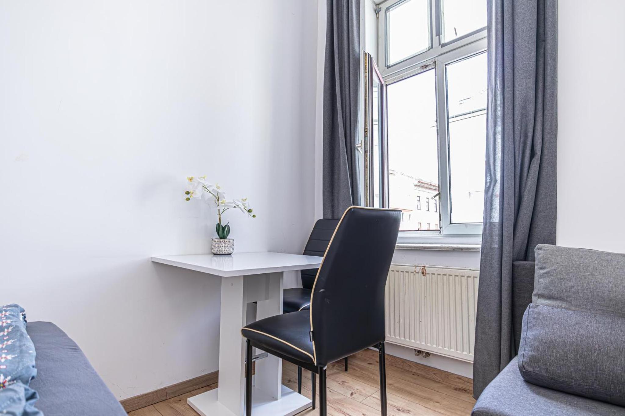 6 min to Amusement Park - Economy Rooms in Shared Apartment