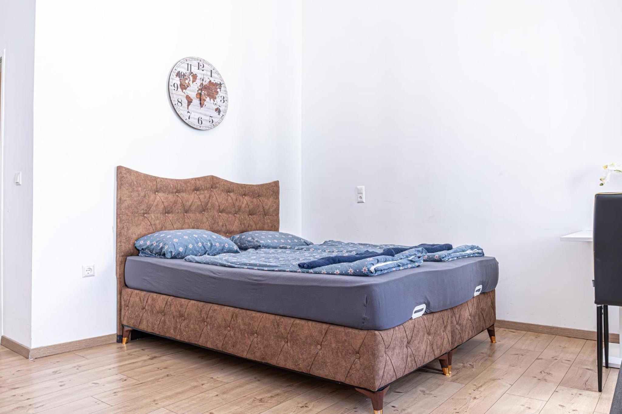 6 min to Amusement Park - Economy Rooms in Shared Apartment