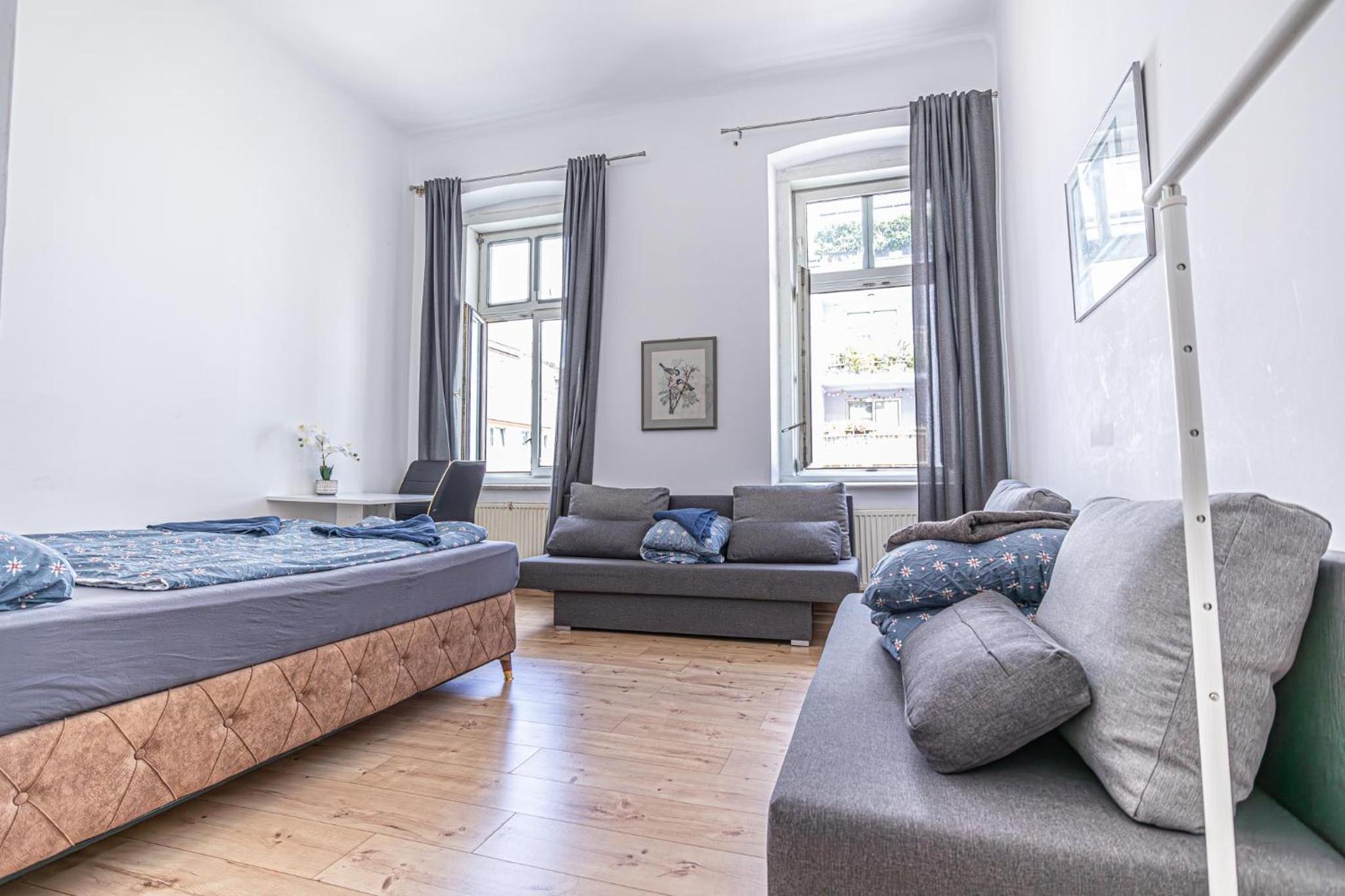 6 min to Amusement Park - Economy Rooms in Shared Apartment