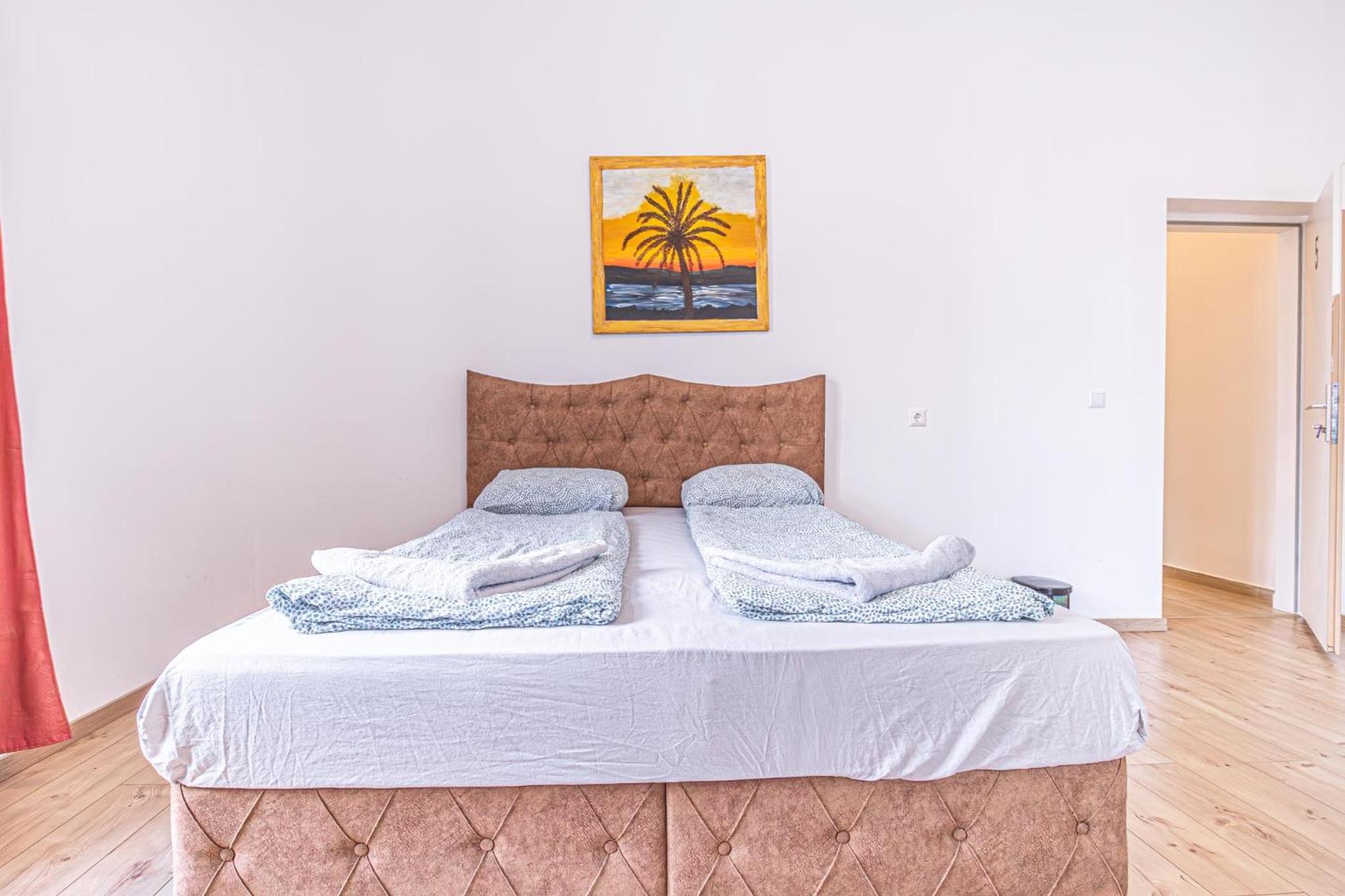 6 min to Amusement Park - Economy Rooms in Shared Apartment