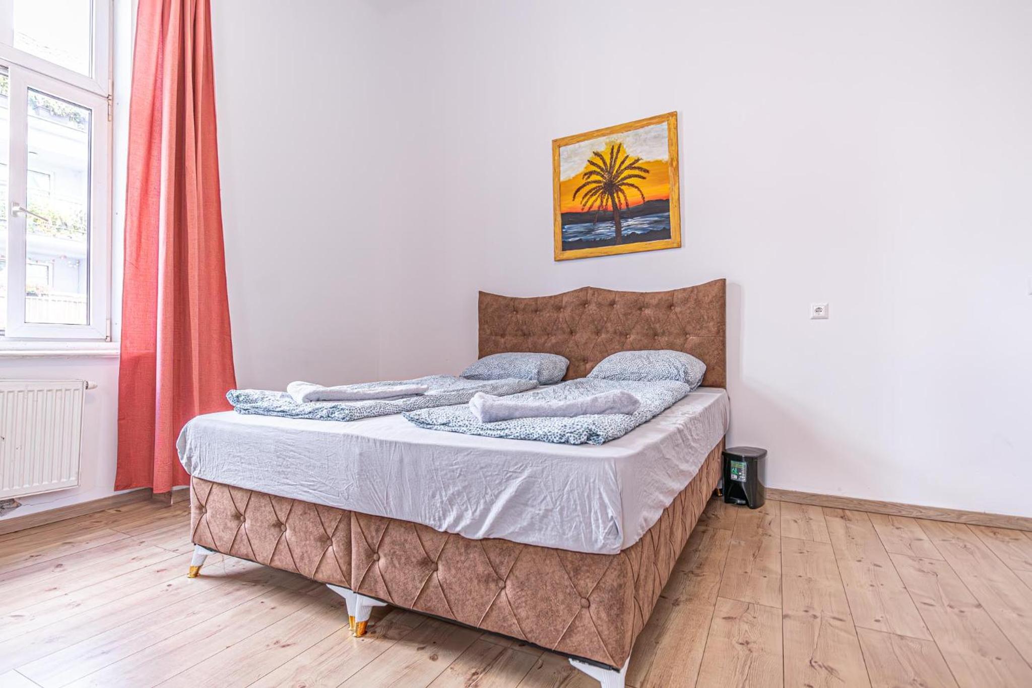 6 min to Amusement Park - Economy Rooms in Shared Apartment