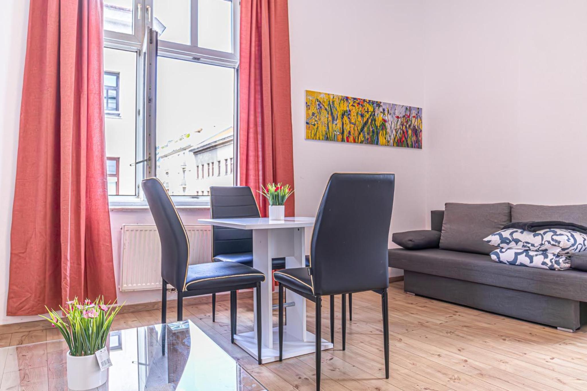 6 min to Amusement Park - Economy Rooms in Shared Apartment