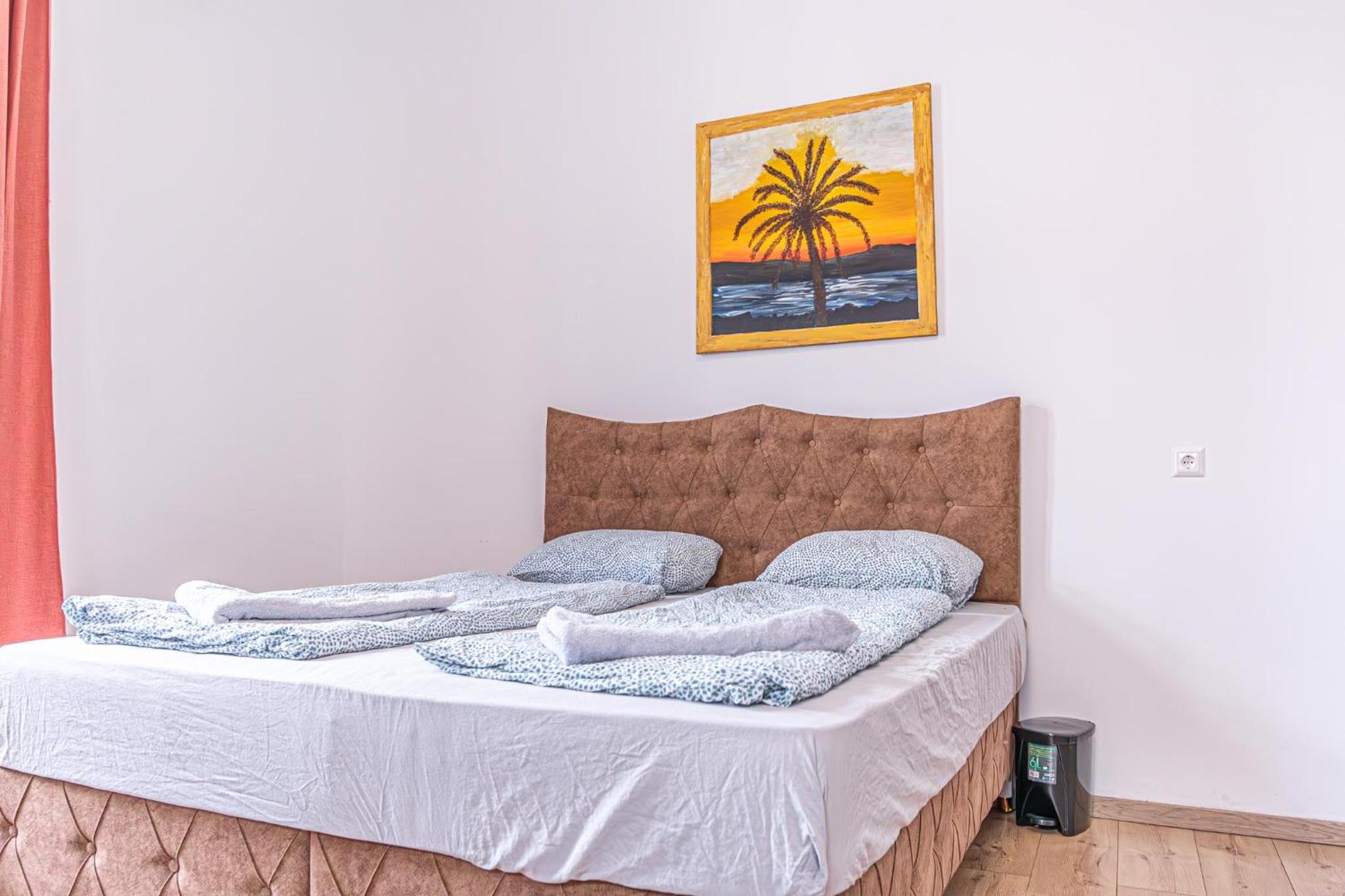 6 min to Amusement Park - Economy Rooms in Shared Apartment
