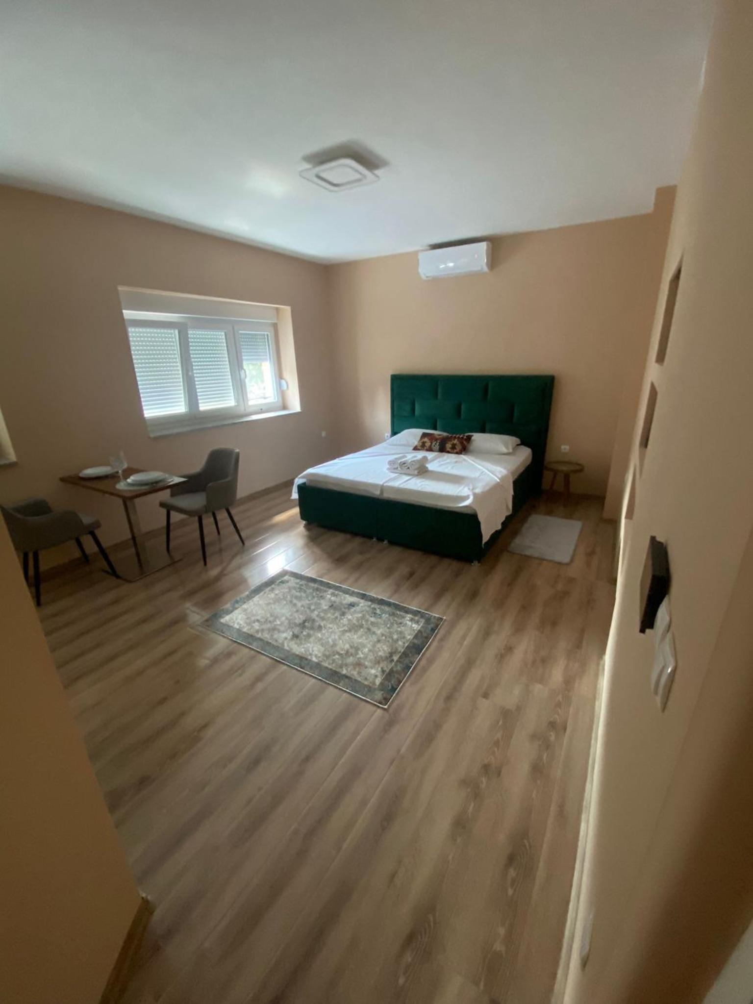 Studio Apartman Tina