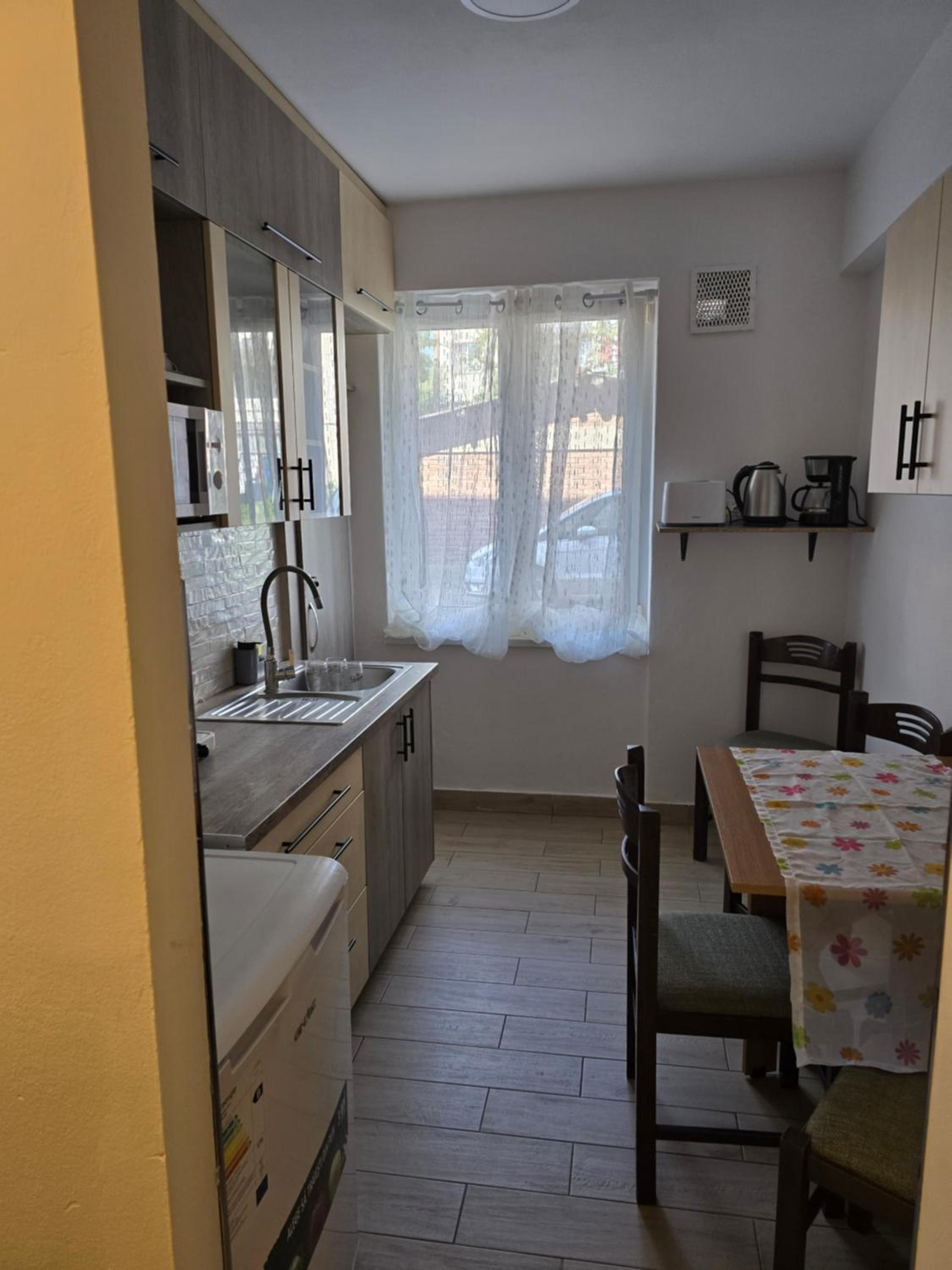 Áfonya en Odorheiu Secuiesc — kitchen