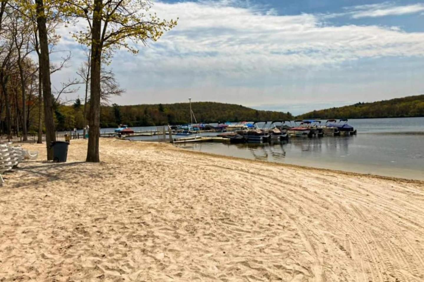 Poconos Paradise Lakeskihikewater Parkkids view 4