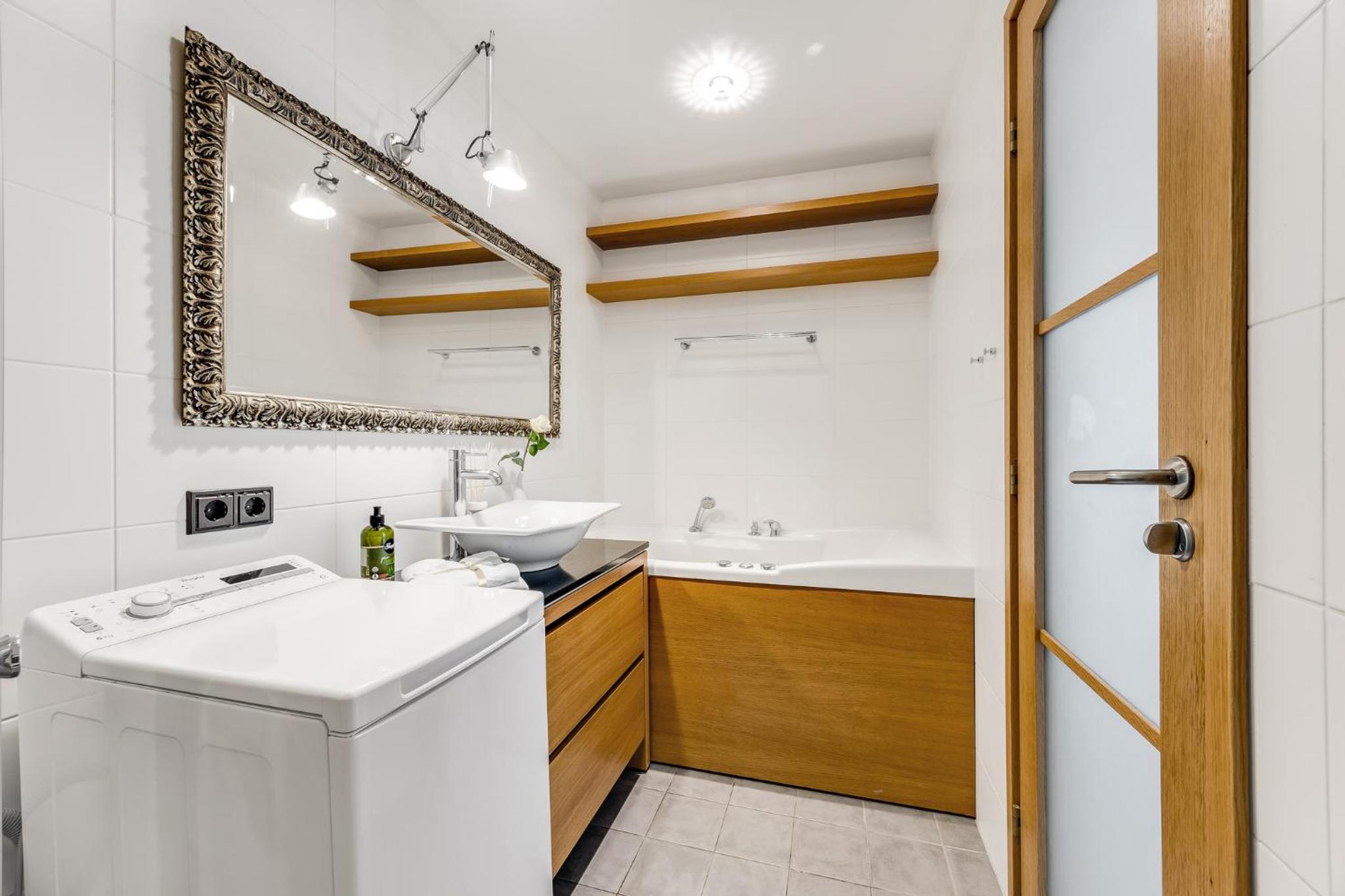 High-Rise Luxury Apartment With Amazing Panoram View in CityCentre