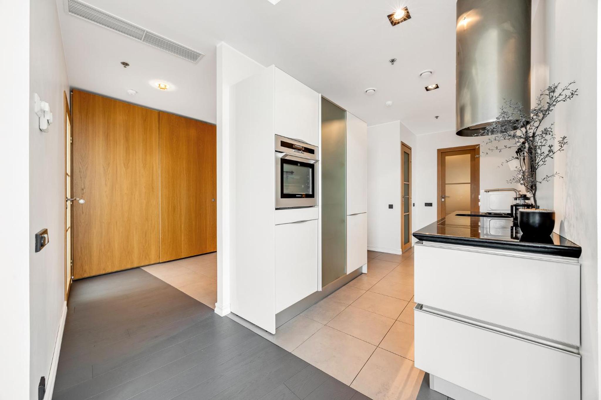 High-Rise Luxury Apartment With Amazing Panoram View in CityCentre