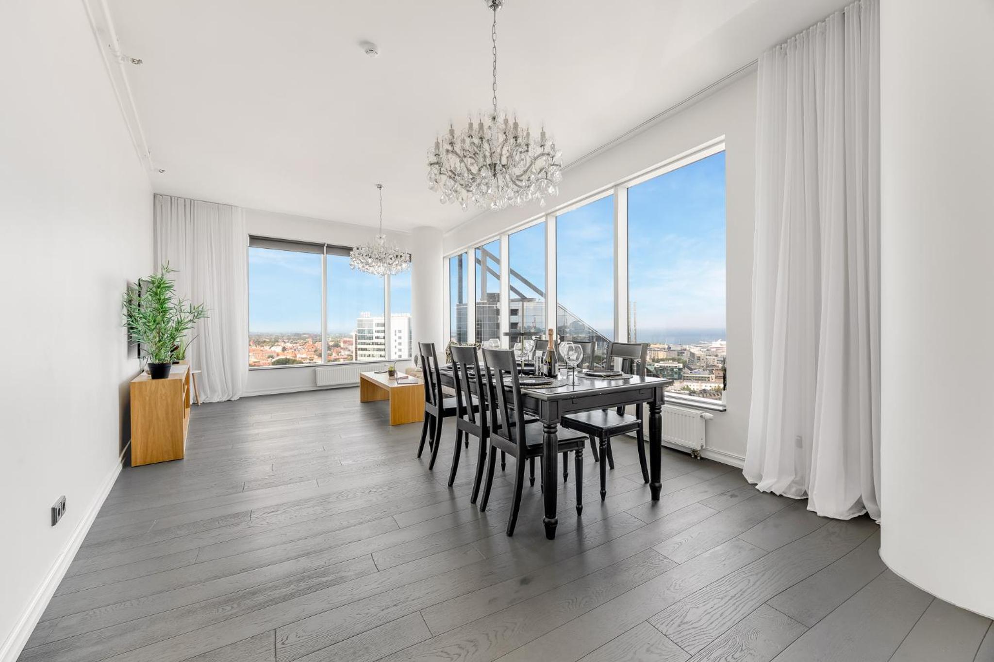 High-Rise Luxury Apartment With Amazing Panoram View in CityCentre