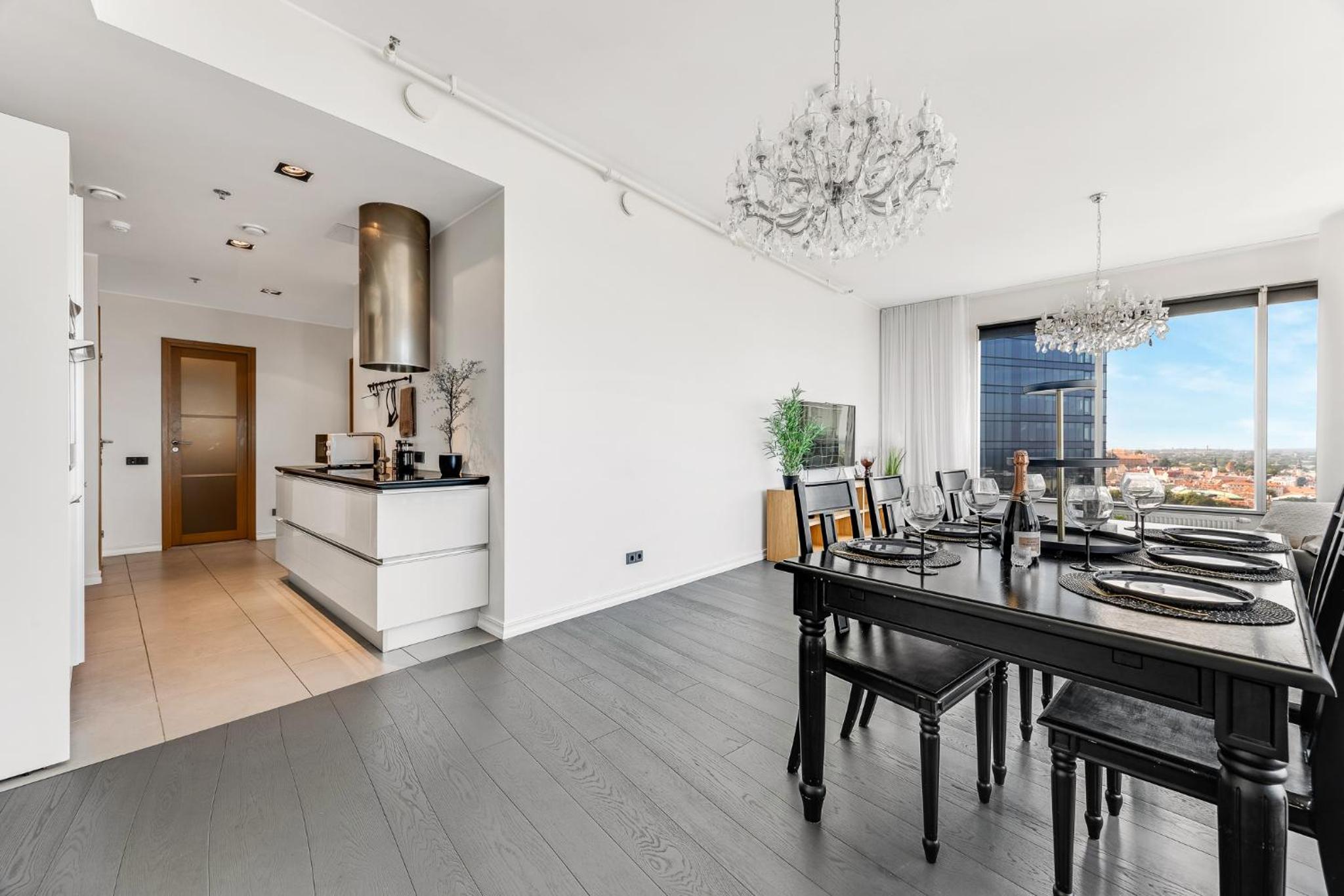 High-Rise Luxury Apartment With Amazing Panoram View in CityCentre