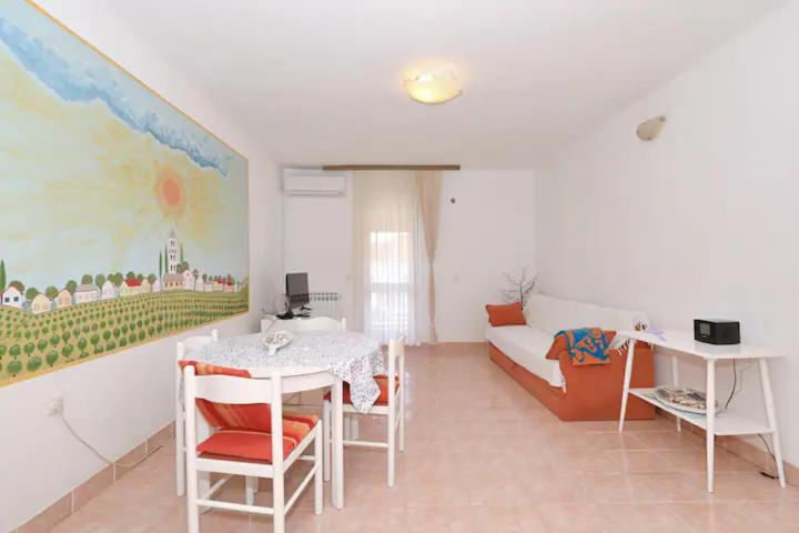 Family house view 3