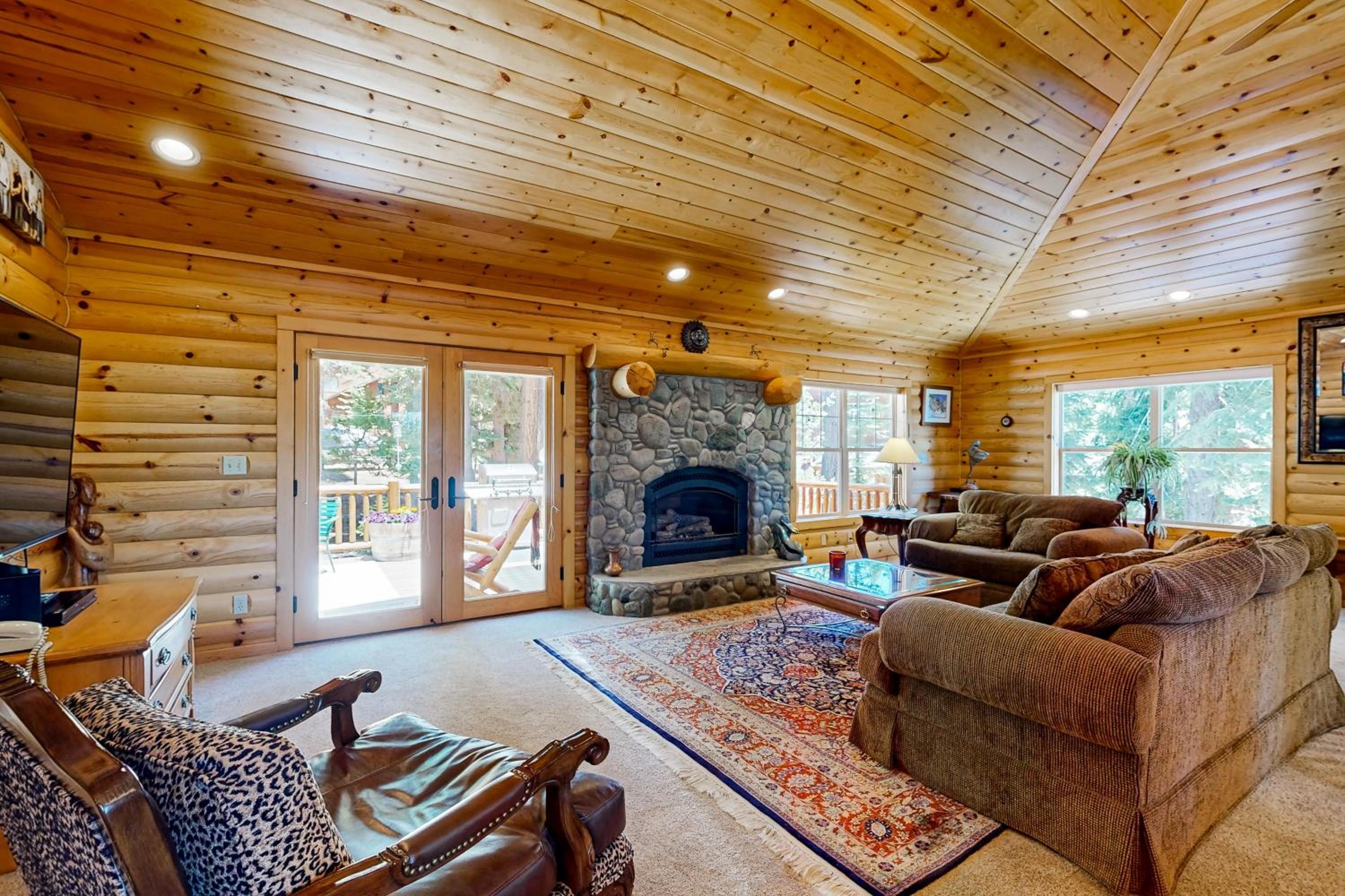 Spacious Deck with Private Hot Tub Kings Beach Gem