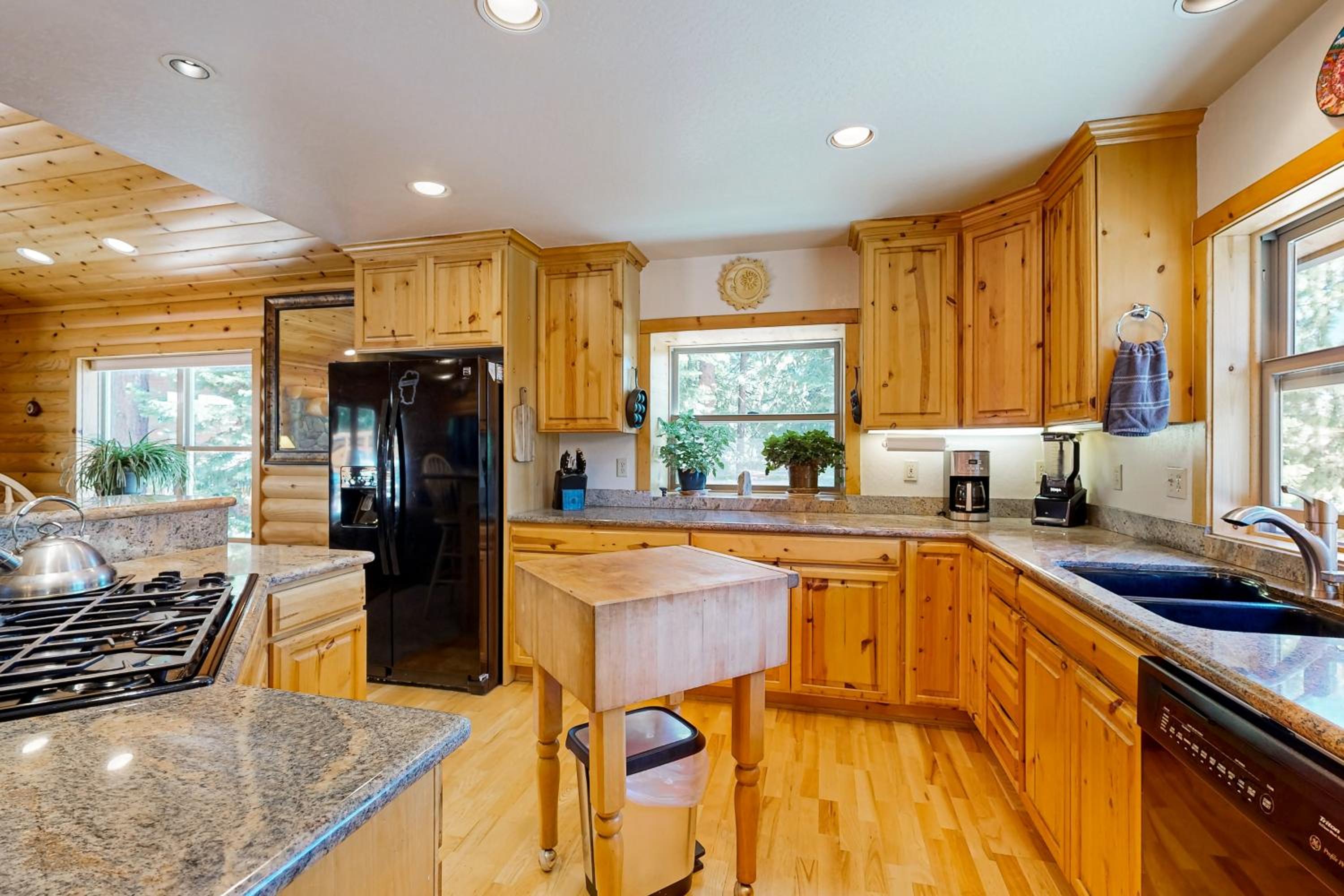 Spacious Deck with Private Hot Tub Kings Beach Gem