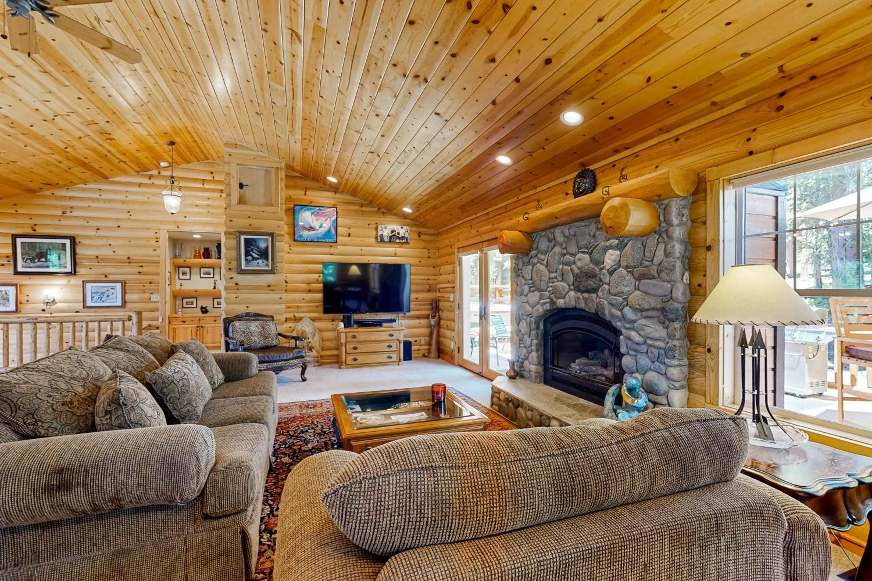 Spacious Deck with Private Hot Tub Kings Beach Gem