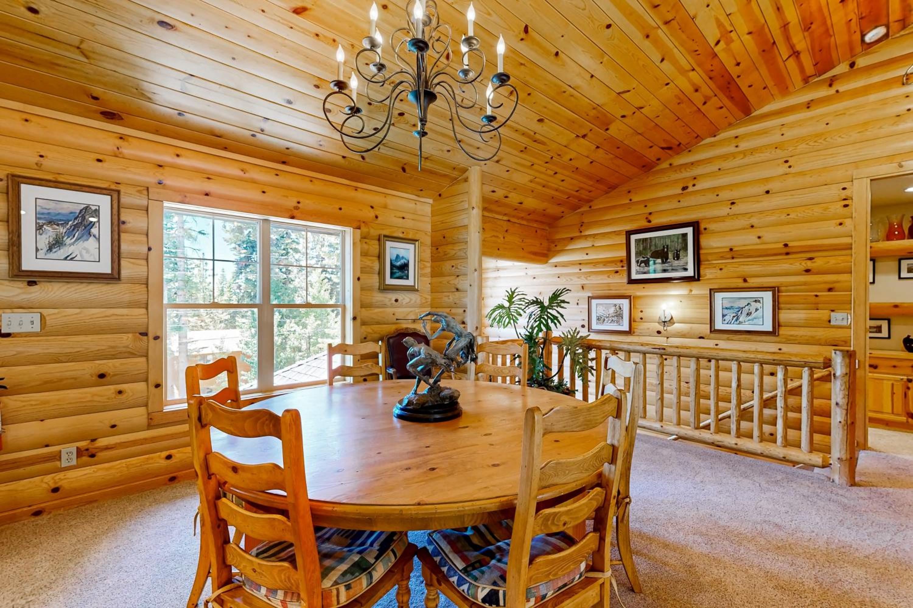 Spacious Deck with Private Hot Tub Kings Beach Gem