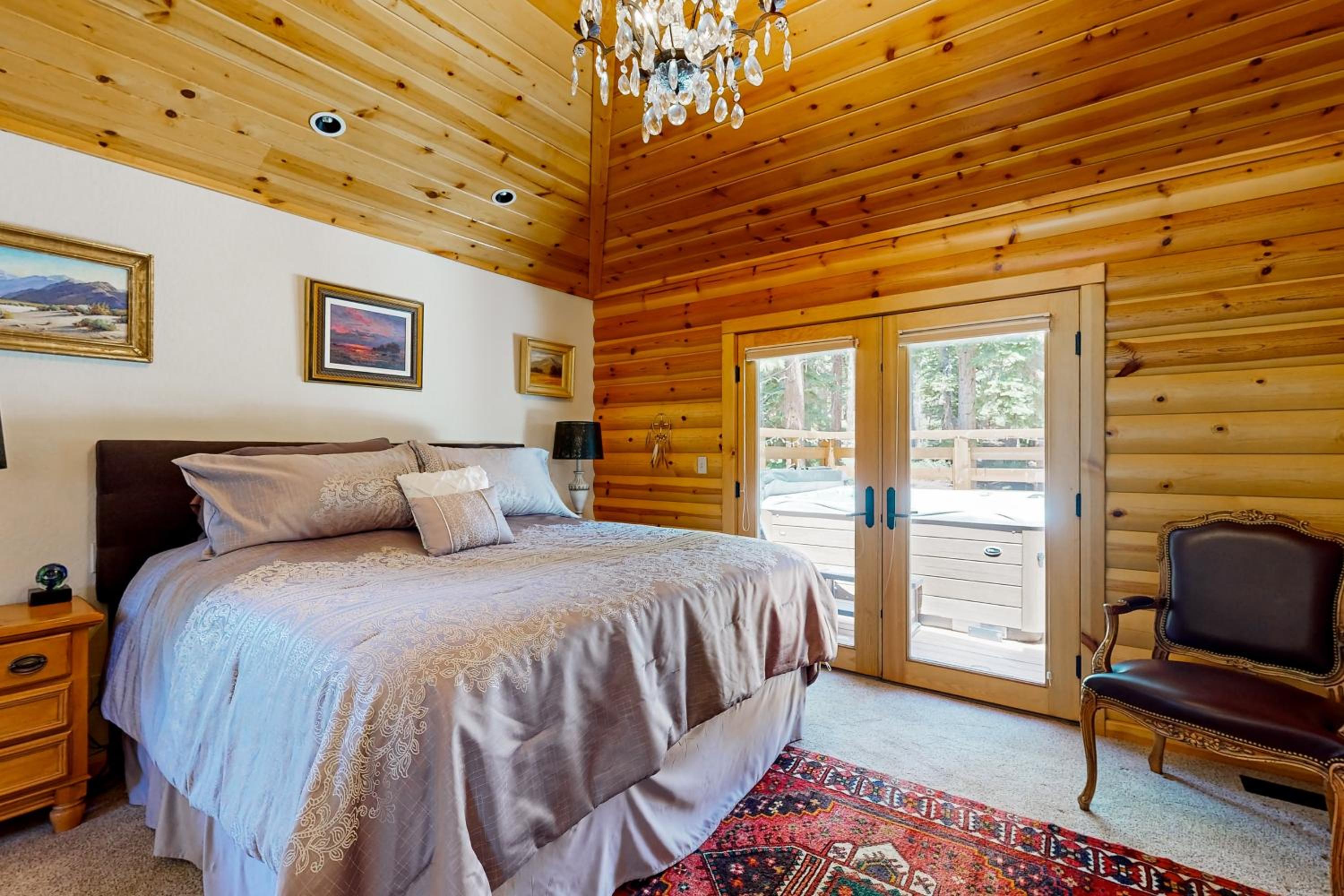 Spacious Deck with Private Hot Tub Kings Beach Gem