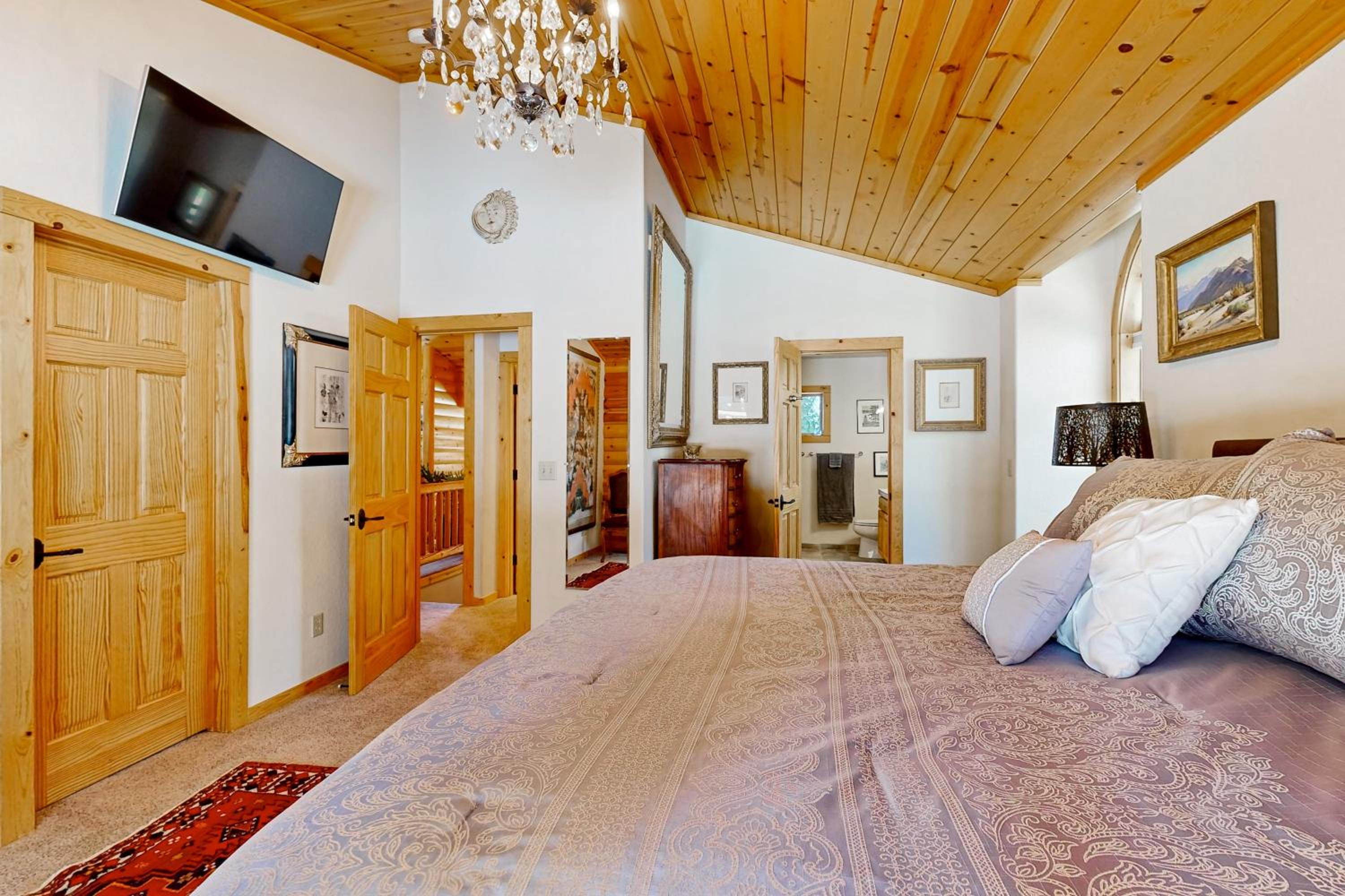 Spacious Deck with Private Hot Tub Kings Beach Gem