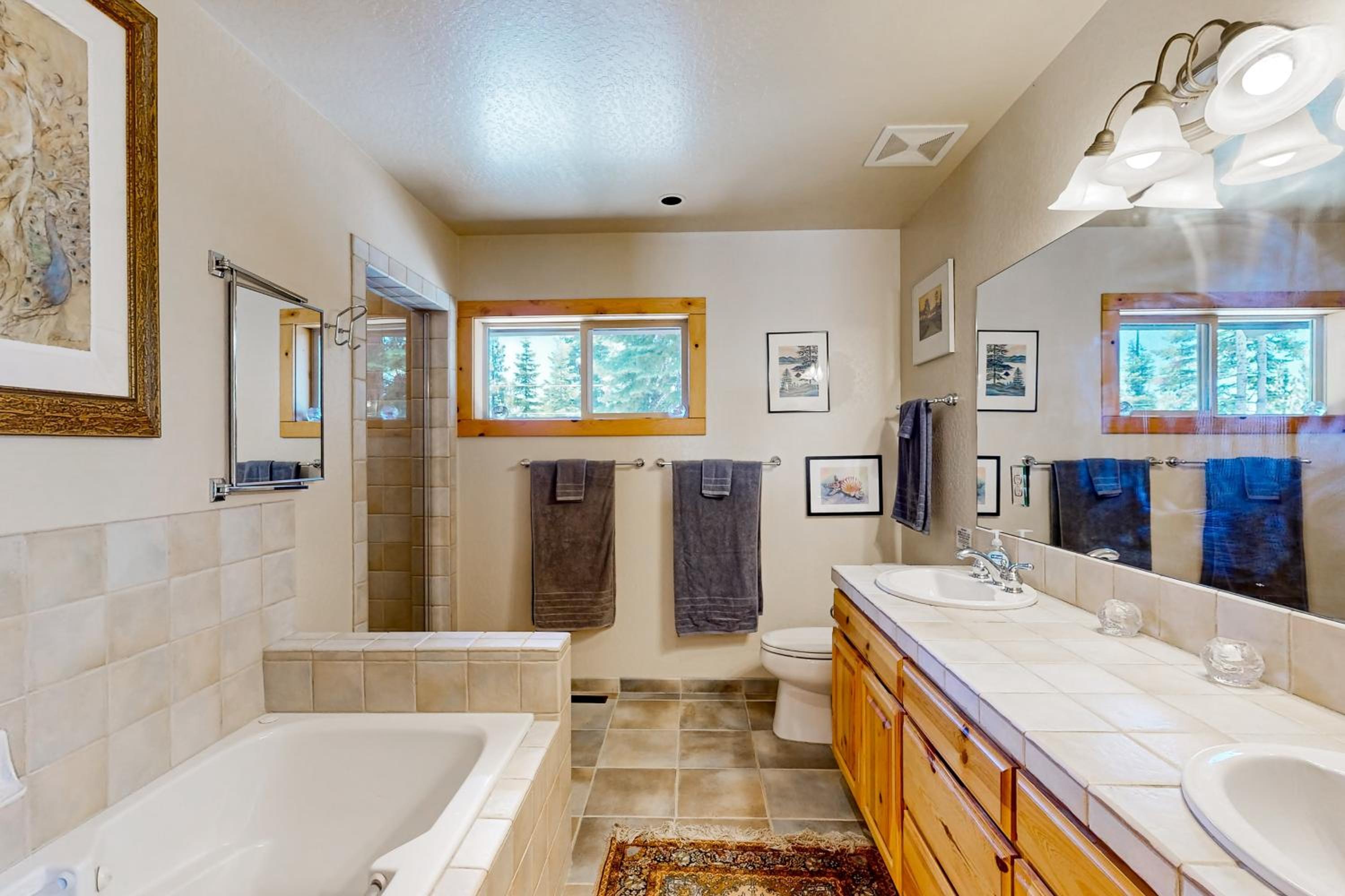 Spacious Deck with Private Hot Tub Kings Beach Gem