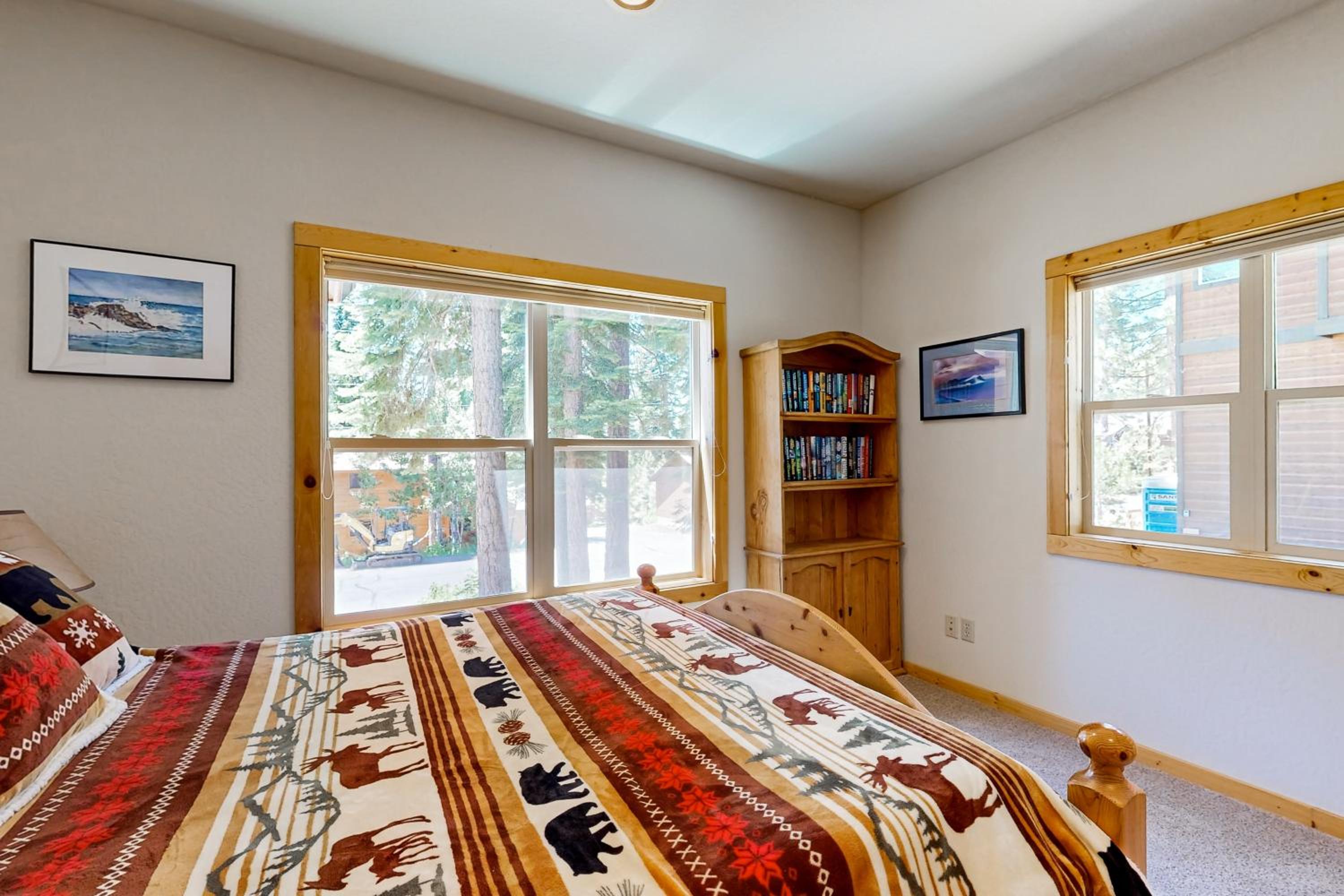 Spacious Deck with Private Hot Tub Kings Beach Gem