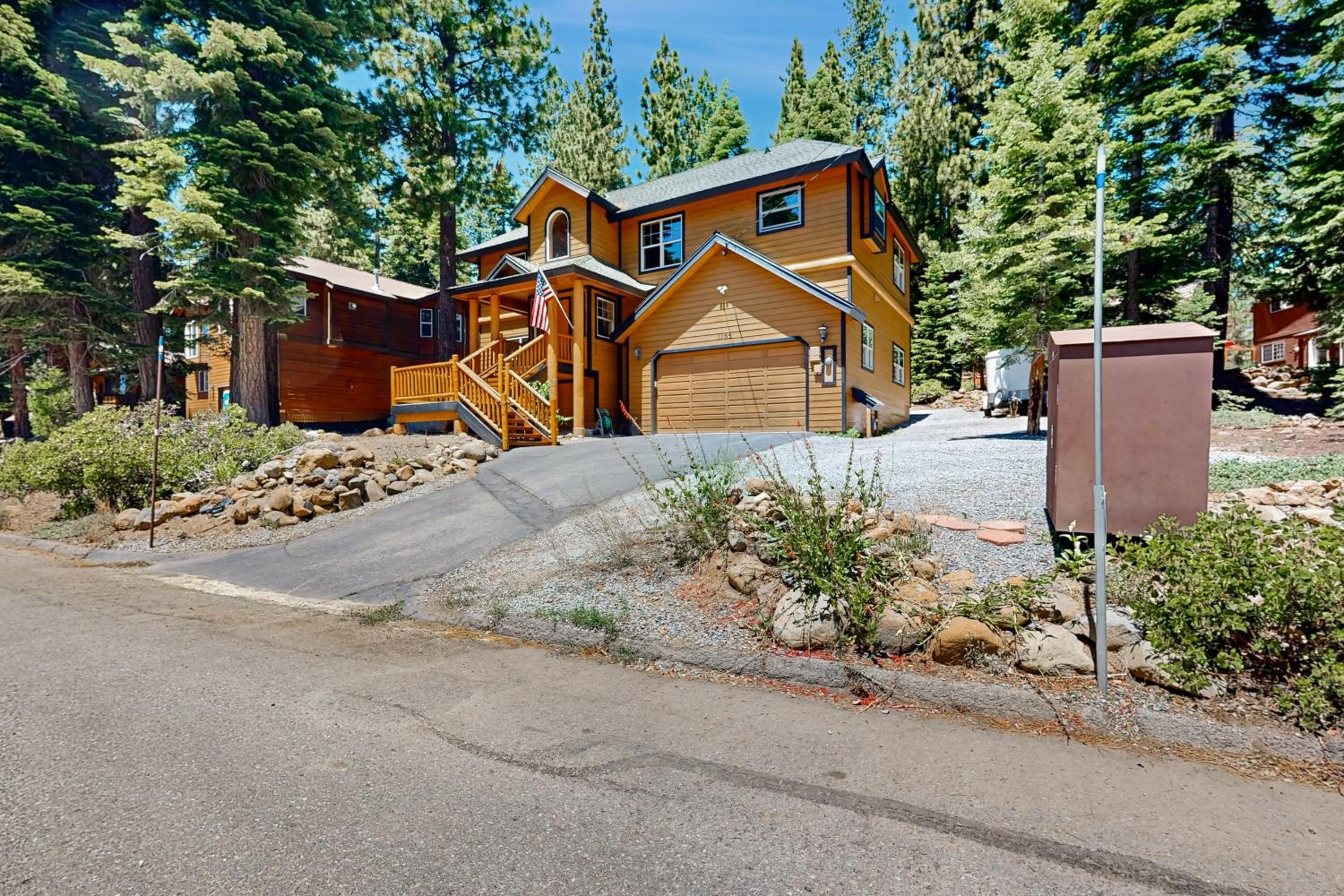 Spacious Deck with Private Hot Tub Kings Beach Gem