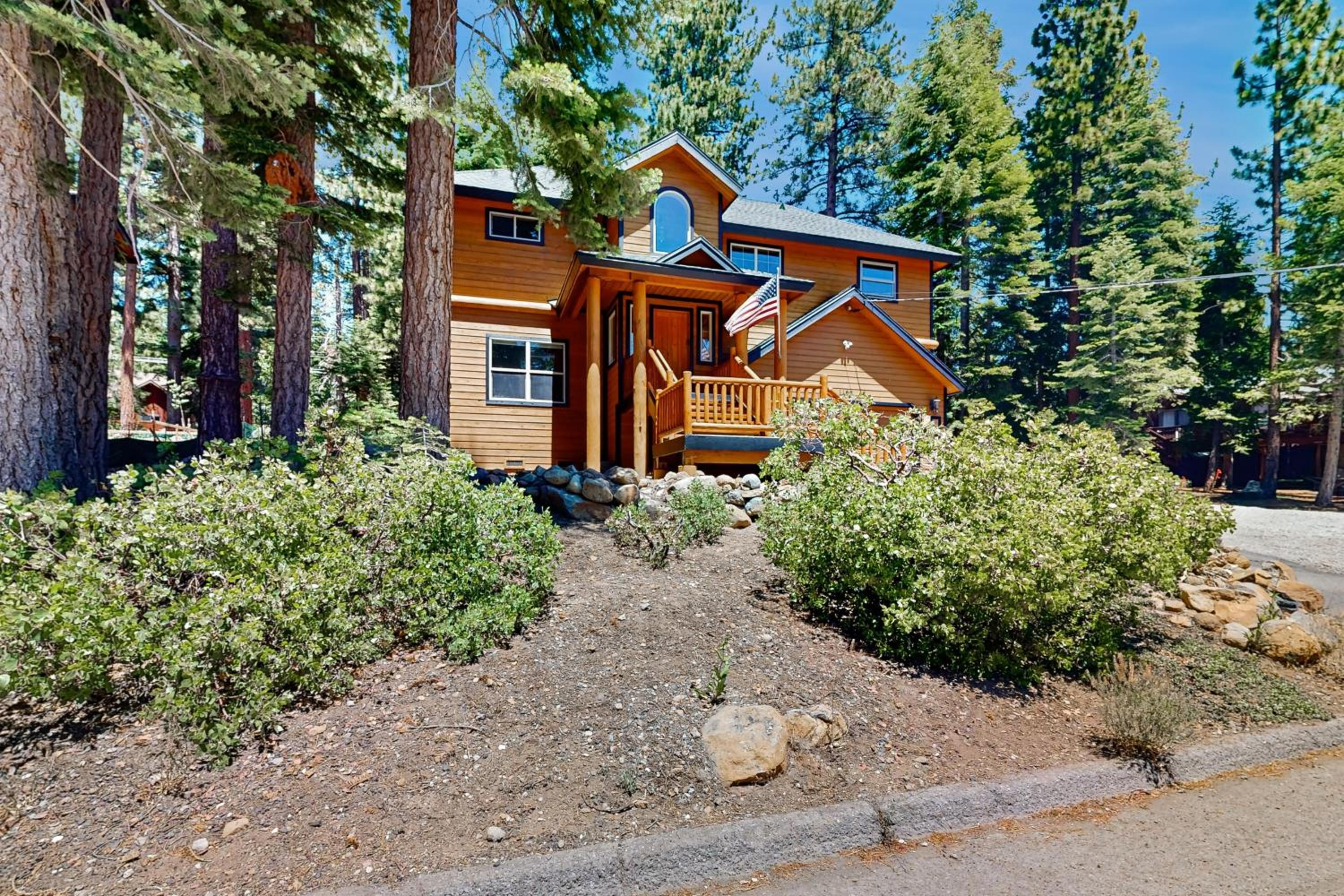 Spacious Deck with Private Hot Tub Kings Beach Gem