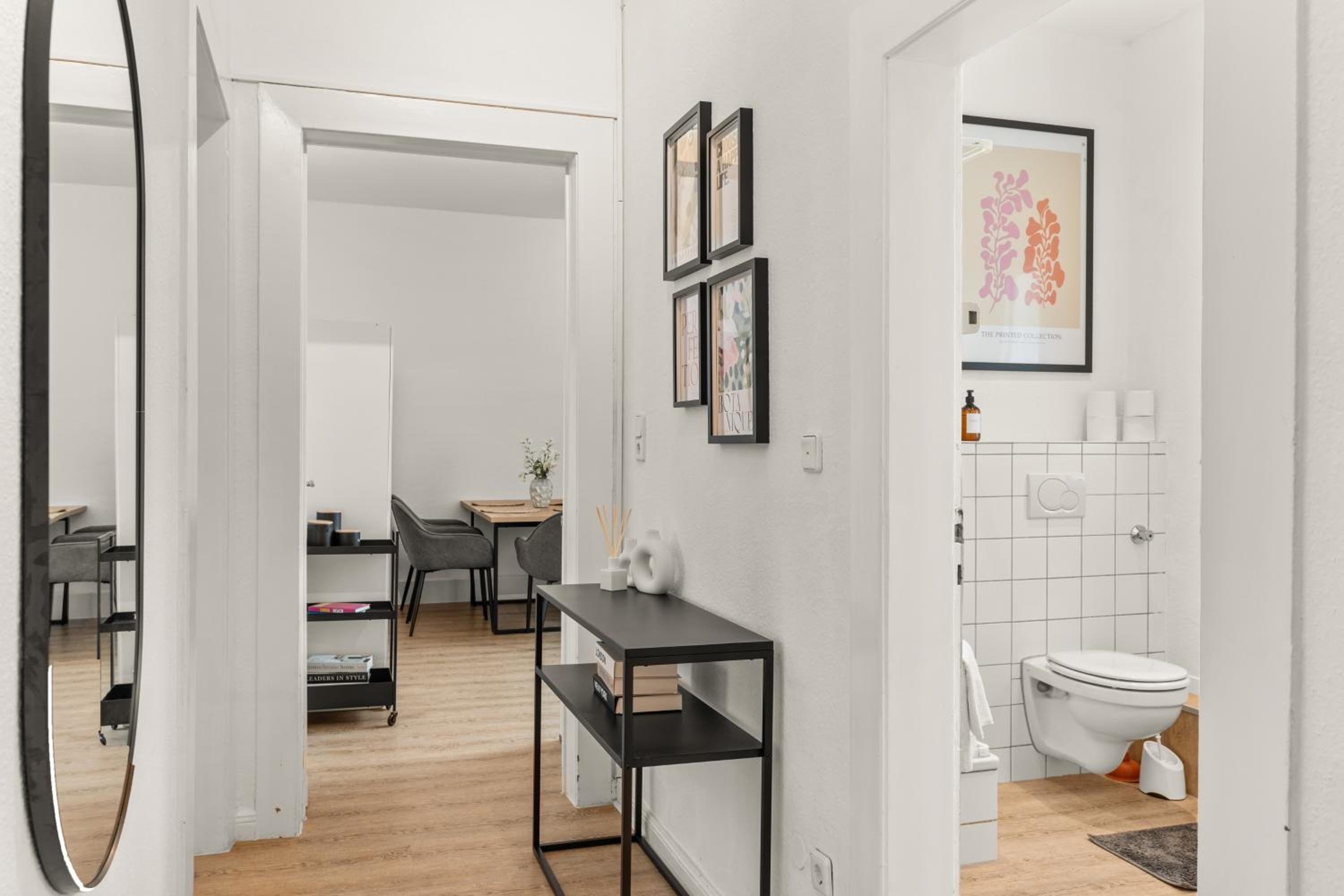 SHINY HOMES - Elegant City Apartments