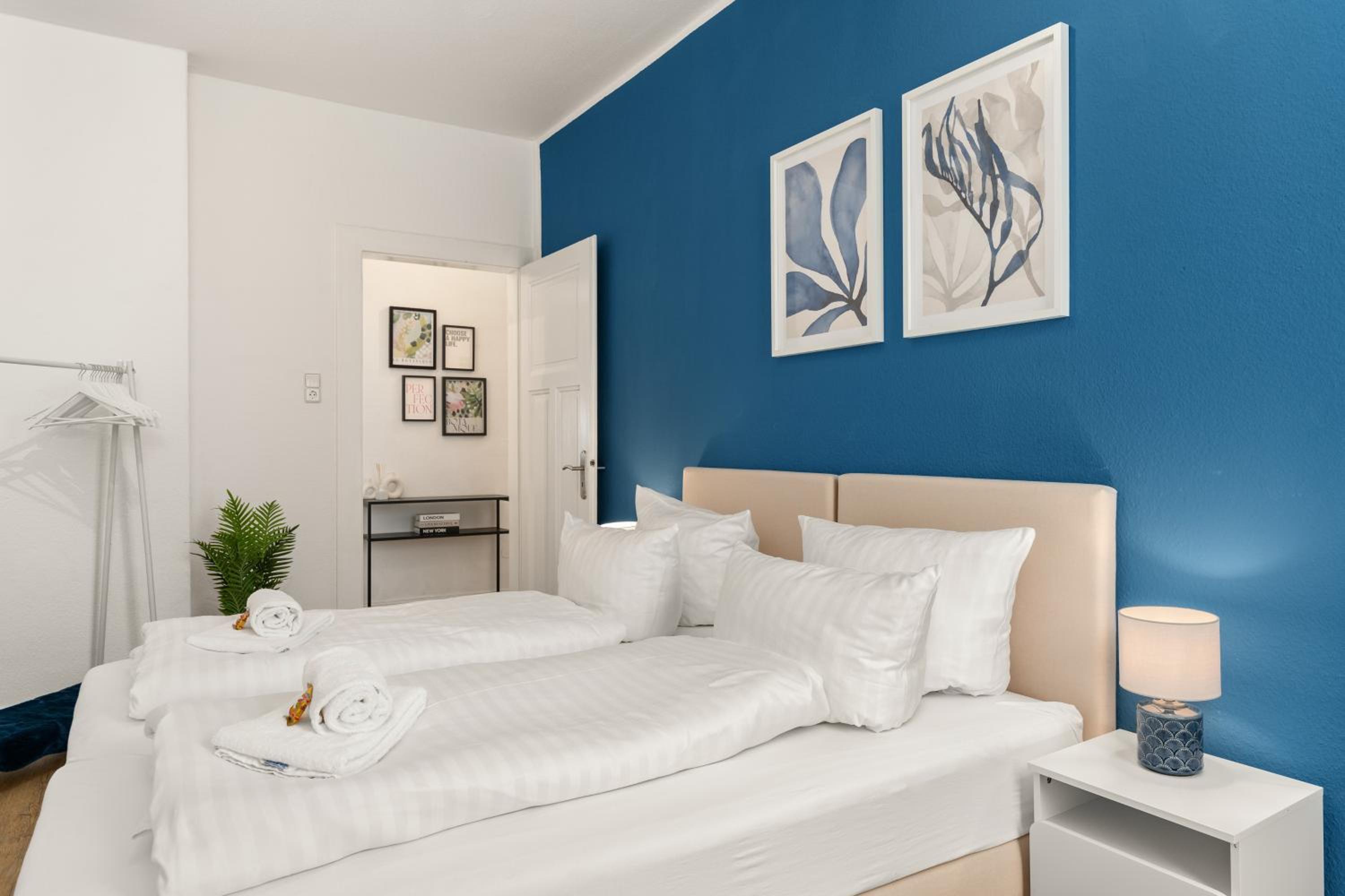SHINY HOMES - Elegant City Apartments