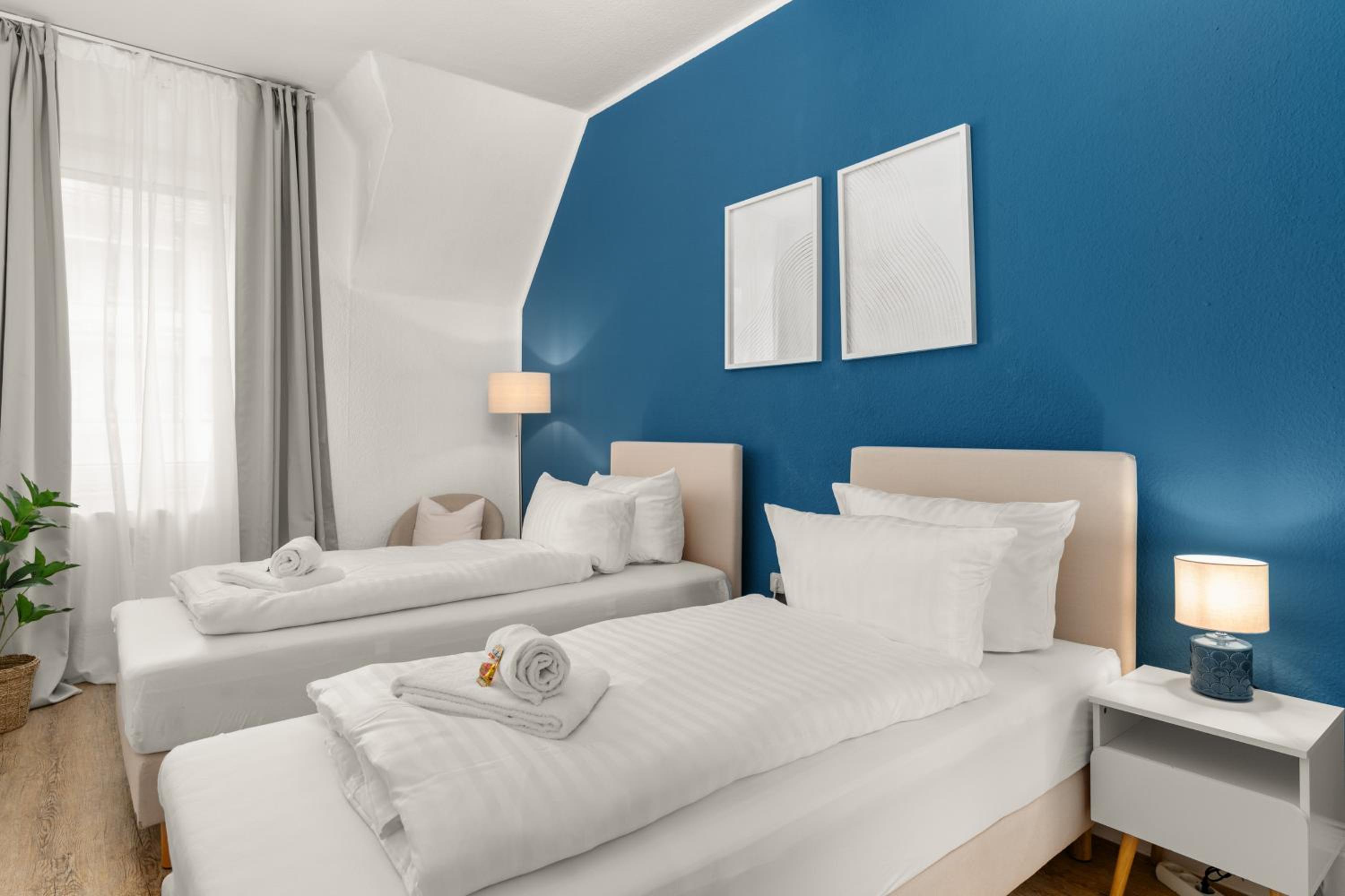 SHINY HOMES - Elegant City Apartments