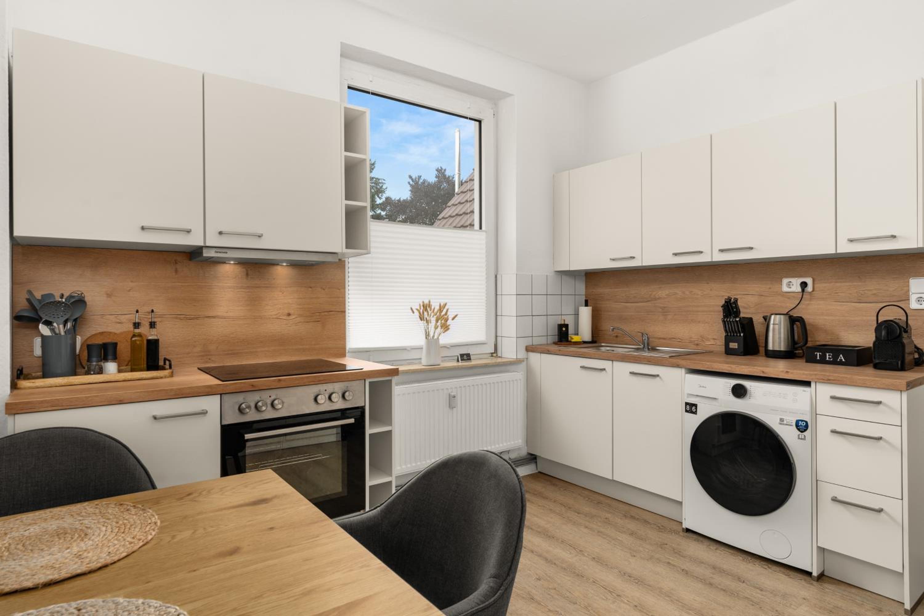 SHINY HOMES - Elegant City Apartments