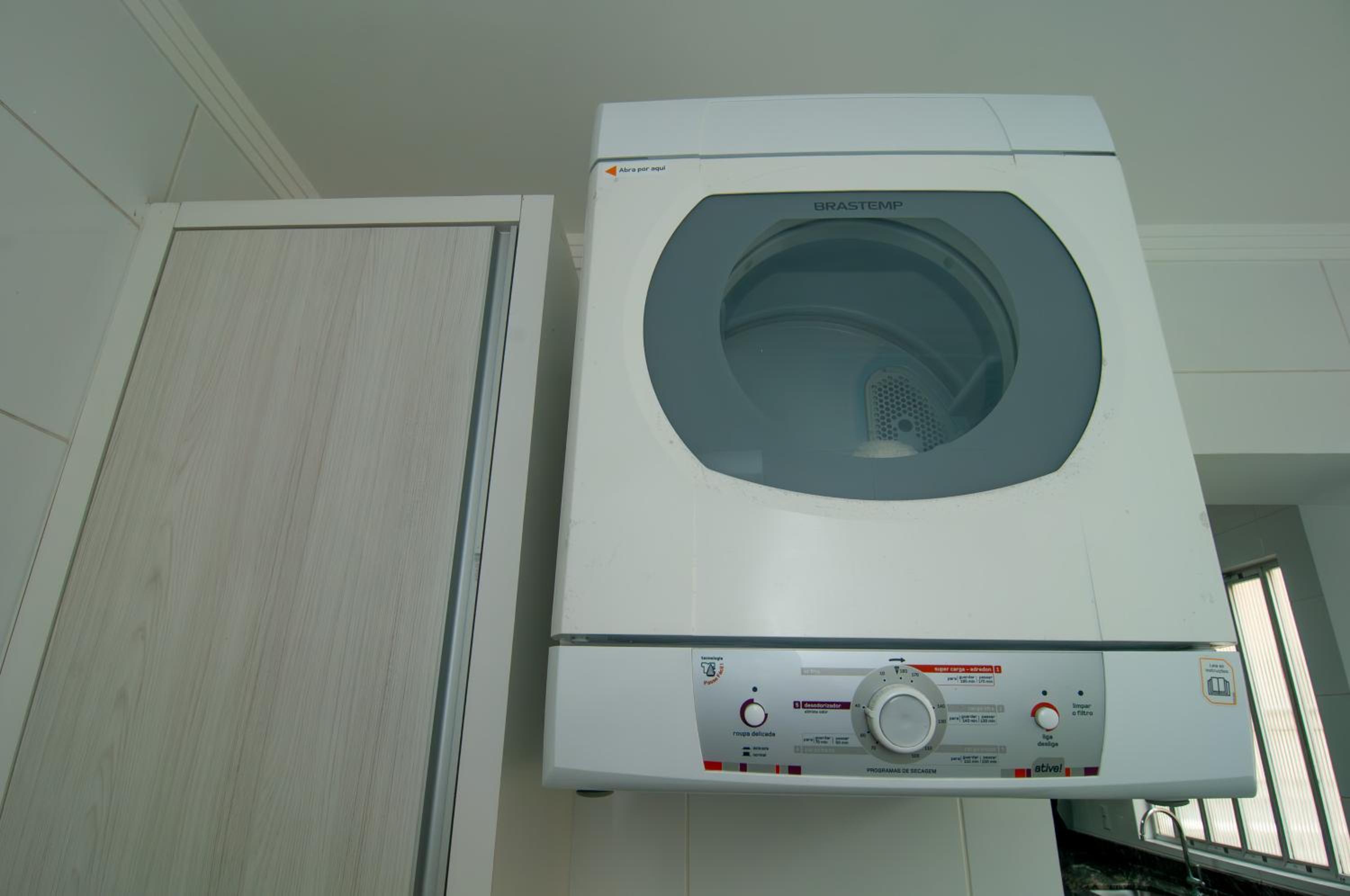 Apto na R. 2000 com garagem JJ8308