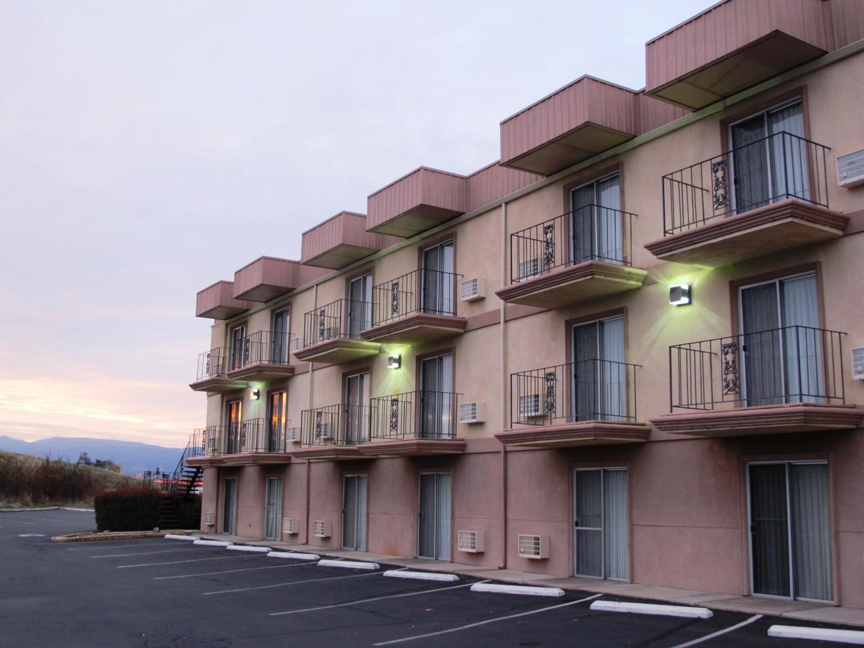 Medford Vacations - Days Inn by Wyndham Medford - Property Image 8