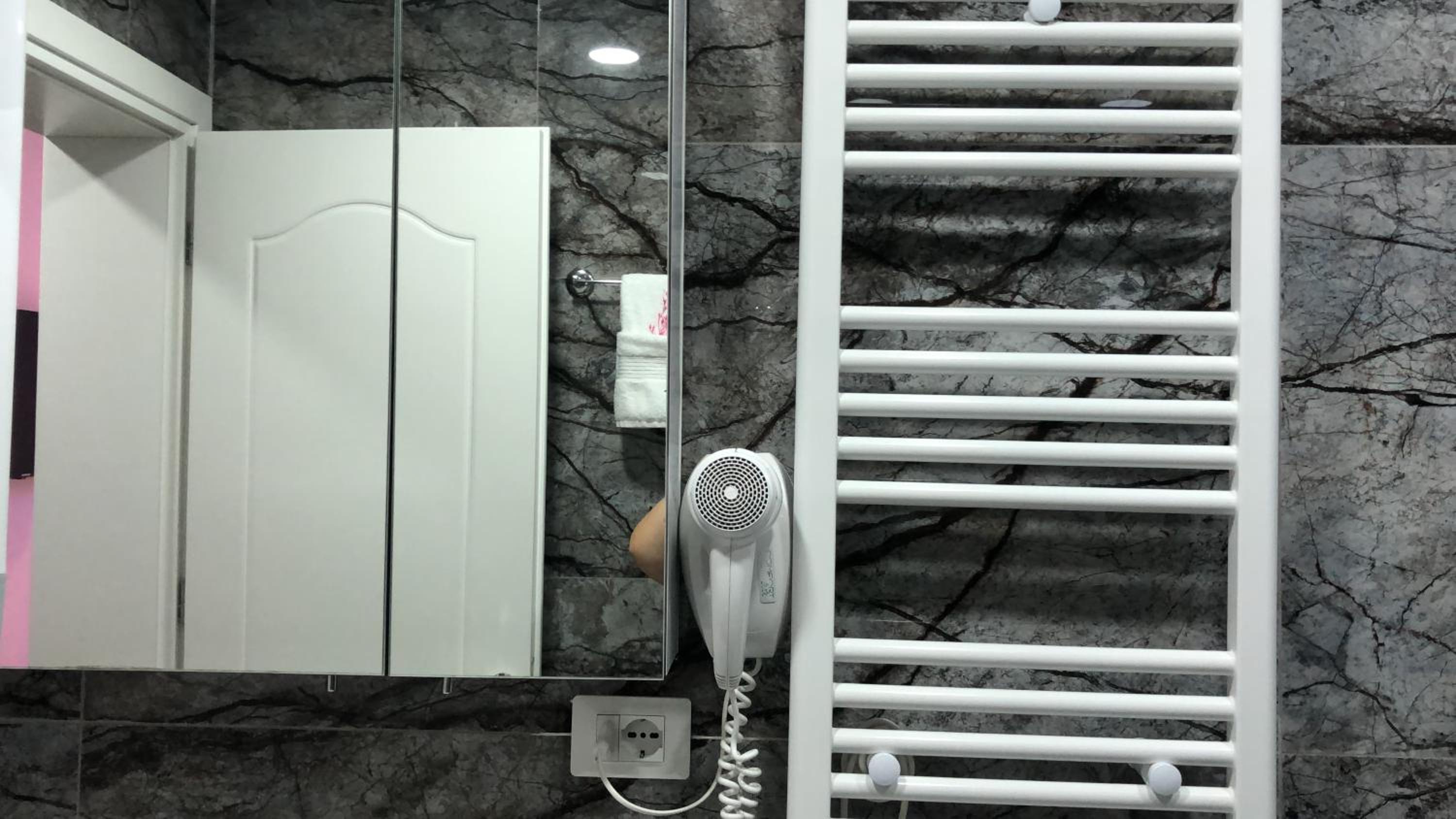 Deluxe Apartment In City Center