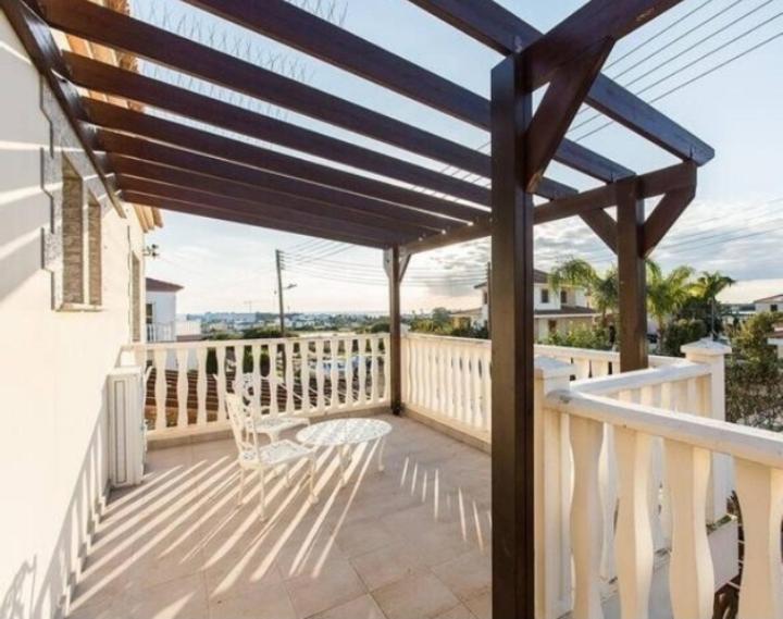 Nissi Farytail pool and Sea view